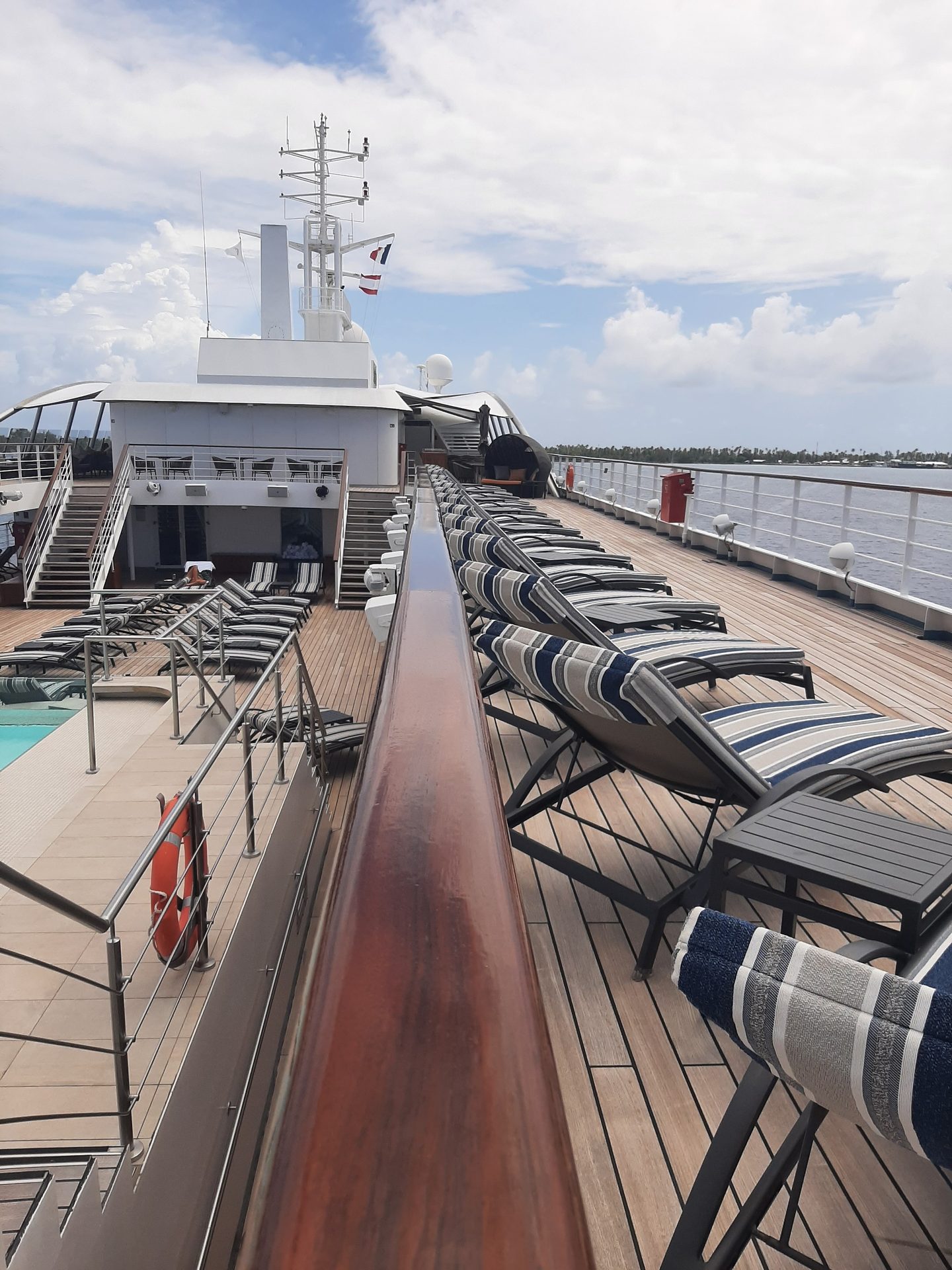 Naval architecture, Sky, Cloud, Boat, Watercraft, Water, Vehicle