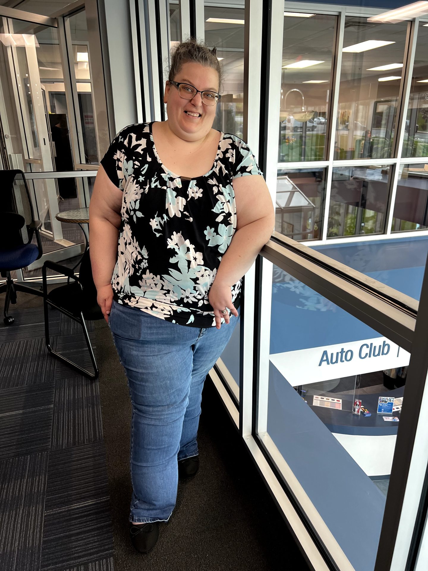 Smile, Sleeve, Eyewear, Waist