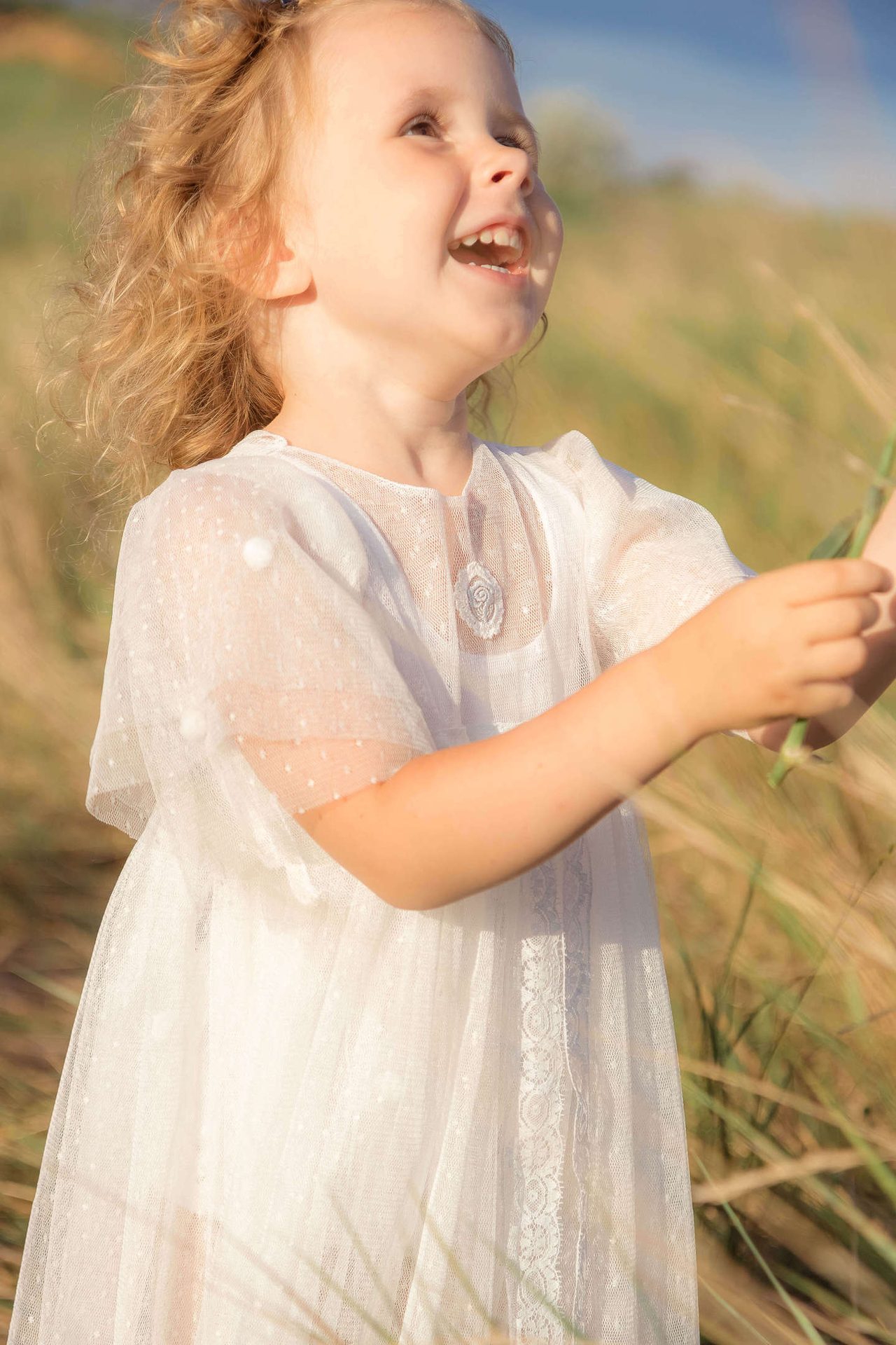 People in nature, Flash photography, Hair, Skin, Lip, Smile, Hairstyle, Shoulder, Plant, Happy