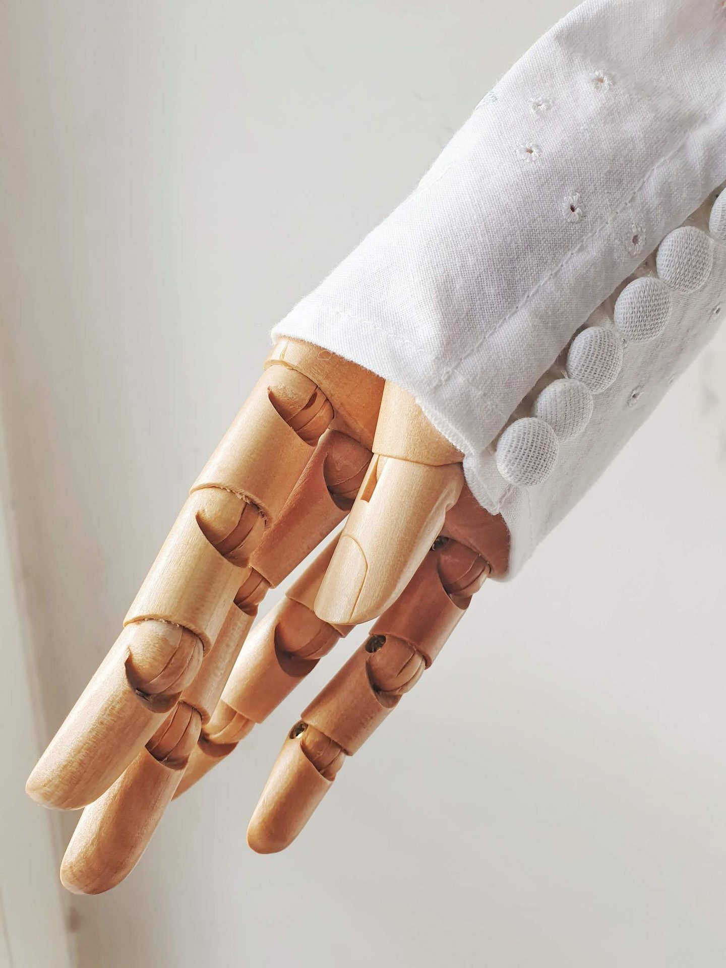 Natural material, Hand, Arm, Gesture, Finger, Thumb