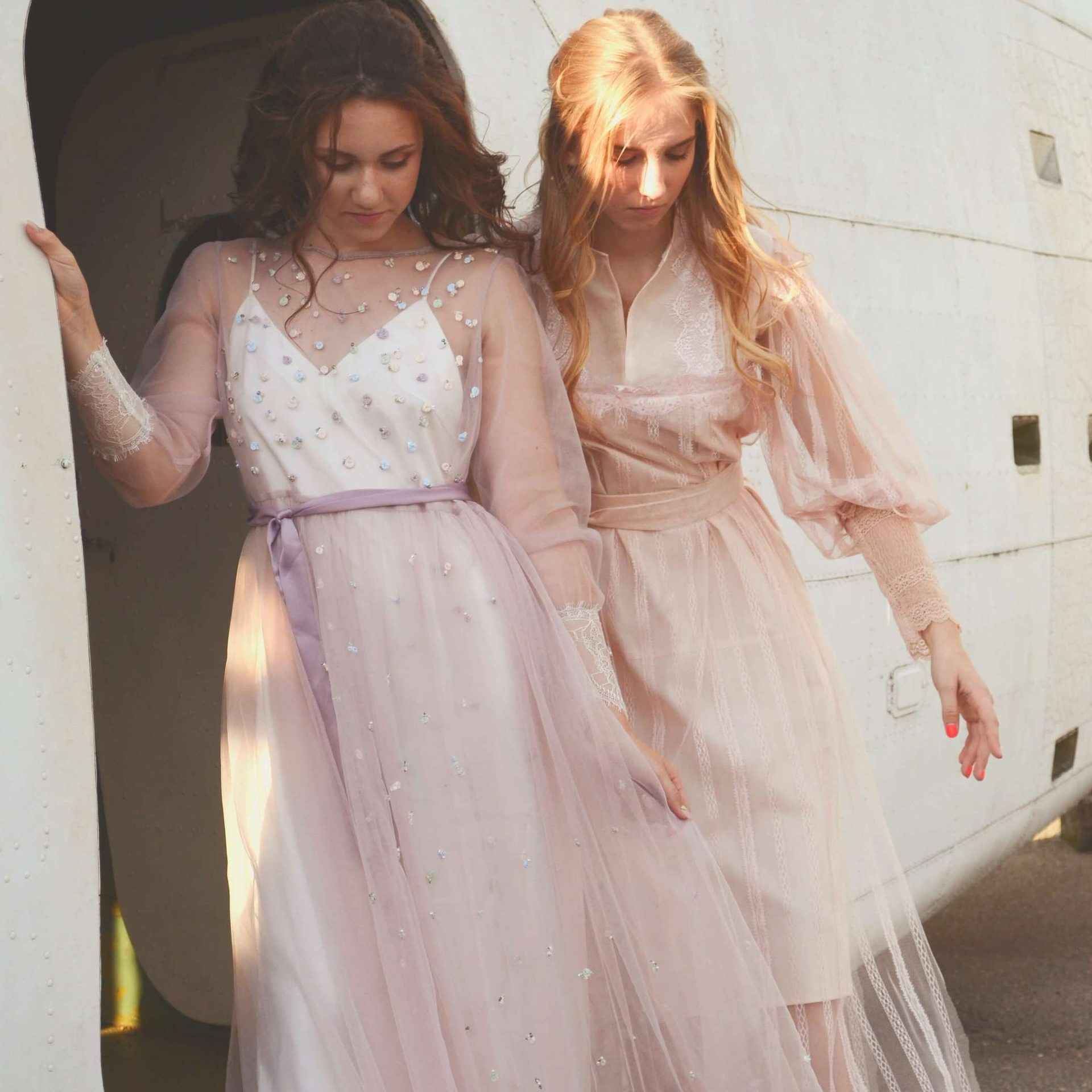 Bridal party dress, One-piece garment, Flash photography, Head, Shoulder, Neck, Waist, Textile