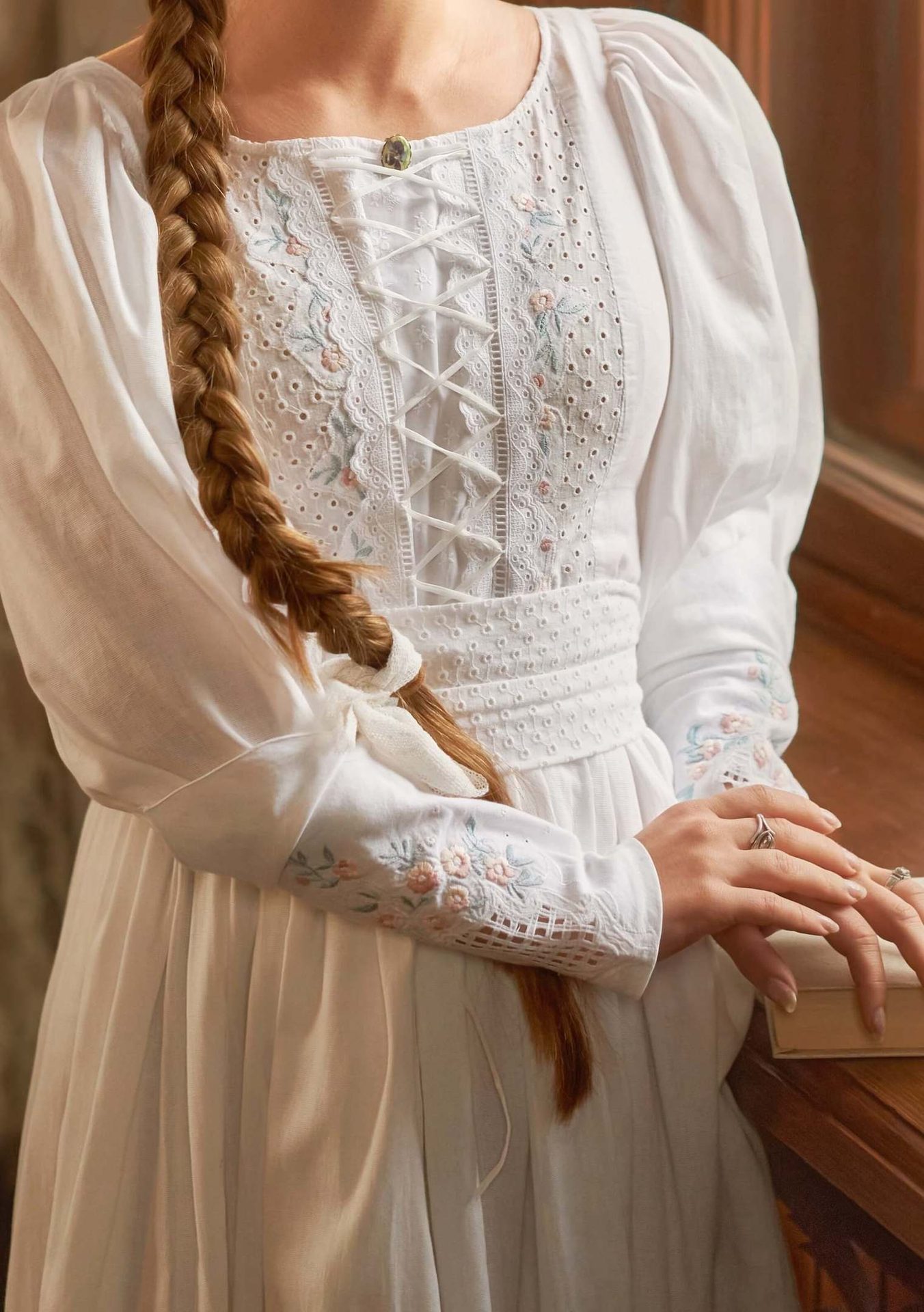 White, Neck, Embellishment, Sleeve, Waist, Gesture