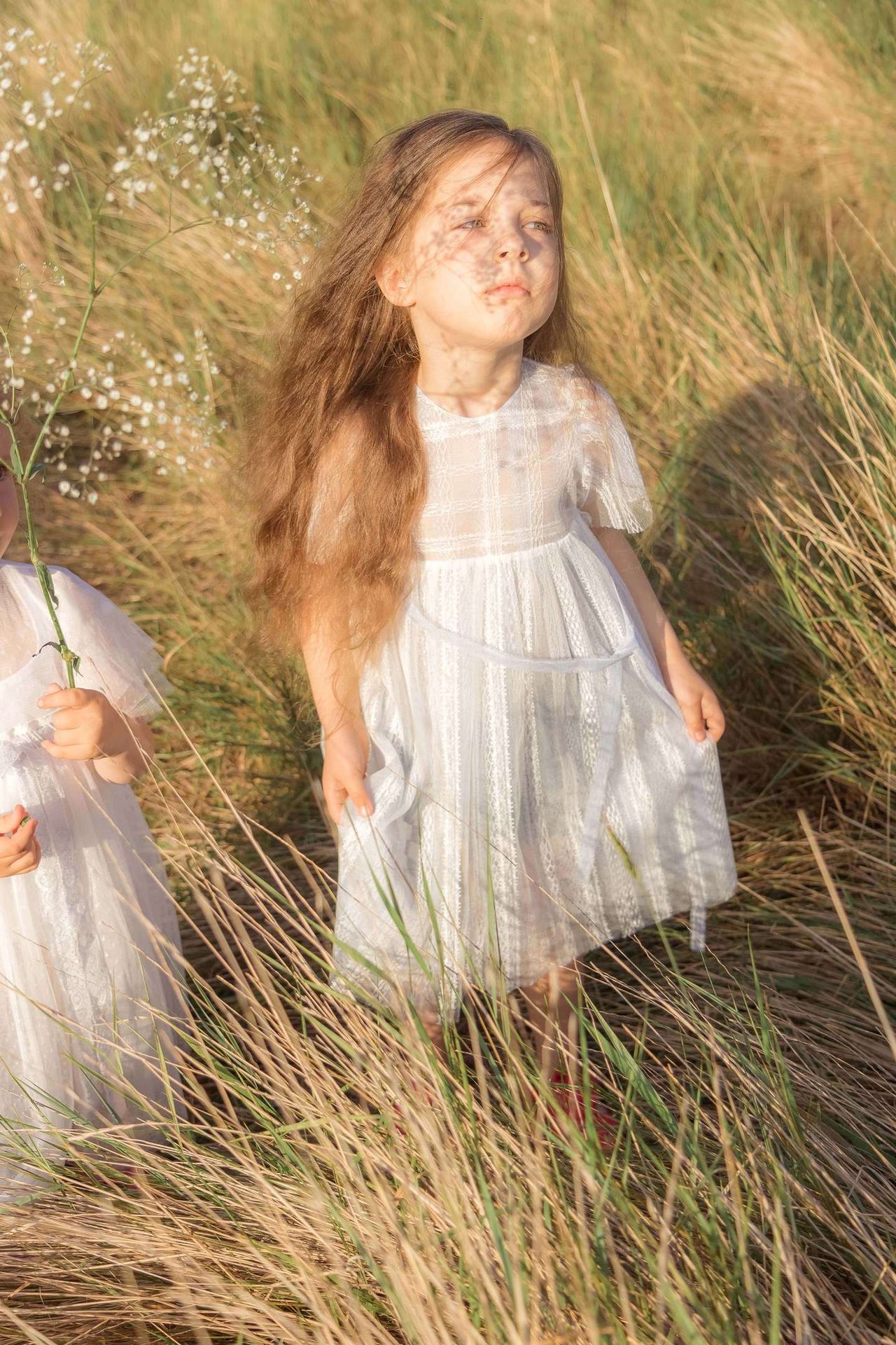 People in nature, Flash photography, Hair, Hand, Hairstyle, Plant, Dress, Happy, Gesture, Wood