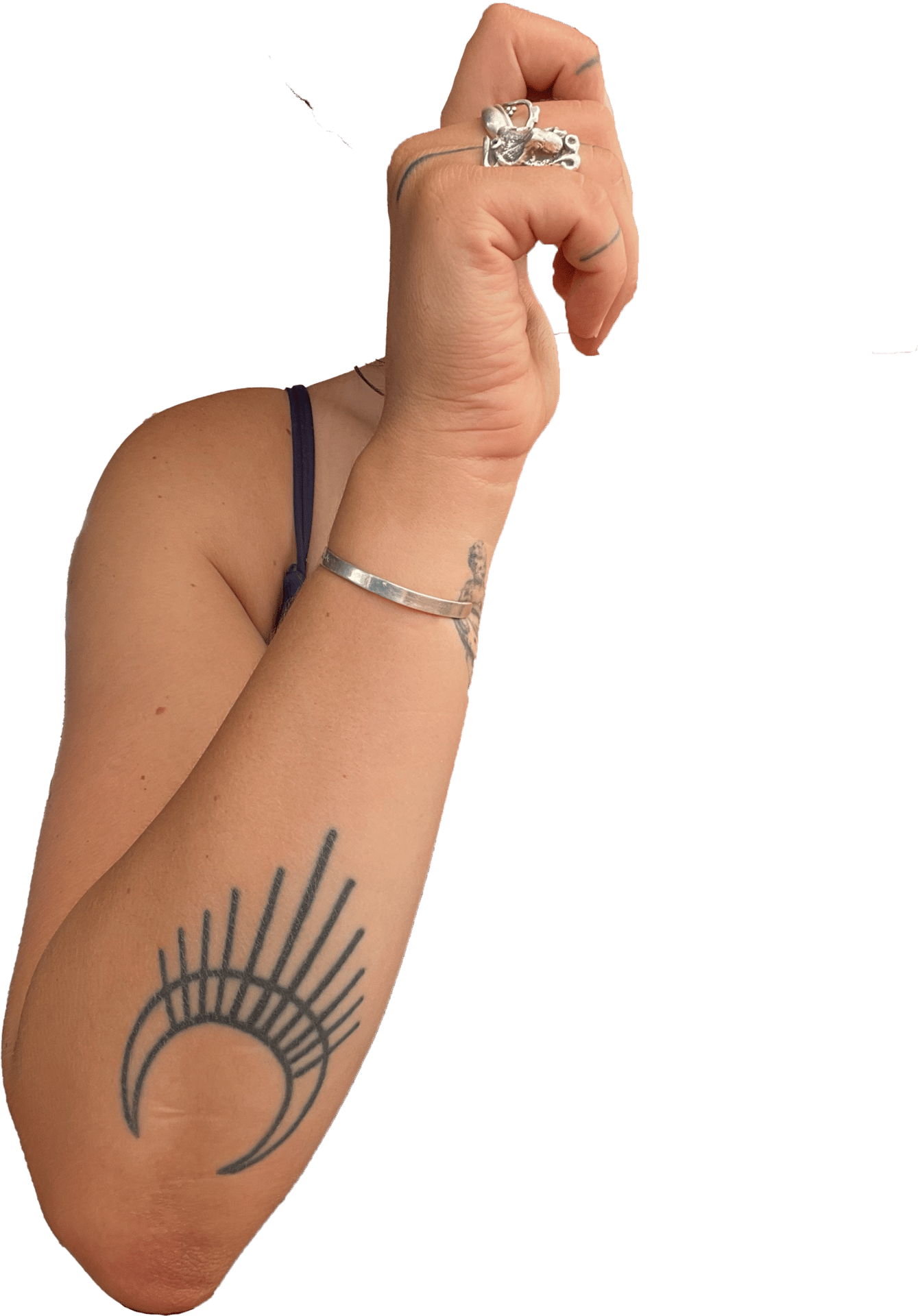 Body jewelry, Joint, Neck, Sleeve, Gesture, Finger, Wrist, Thumb