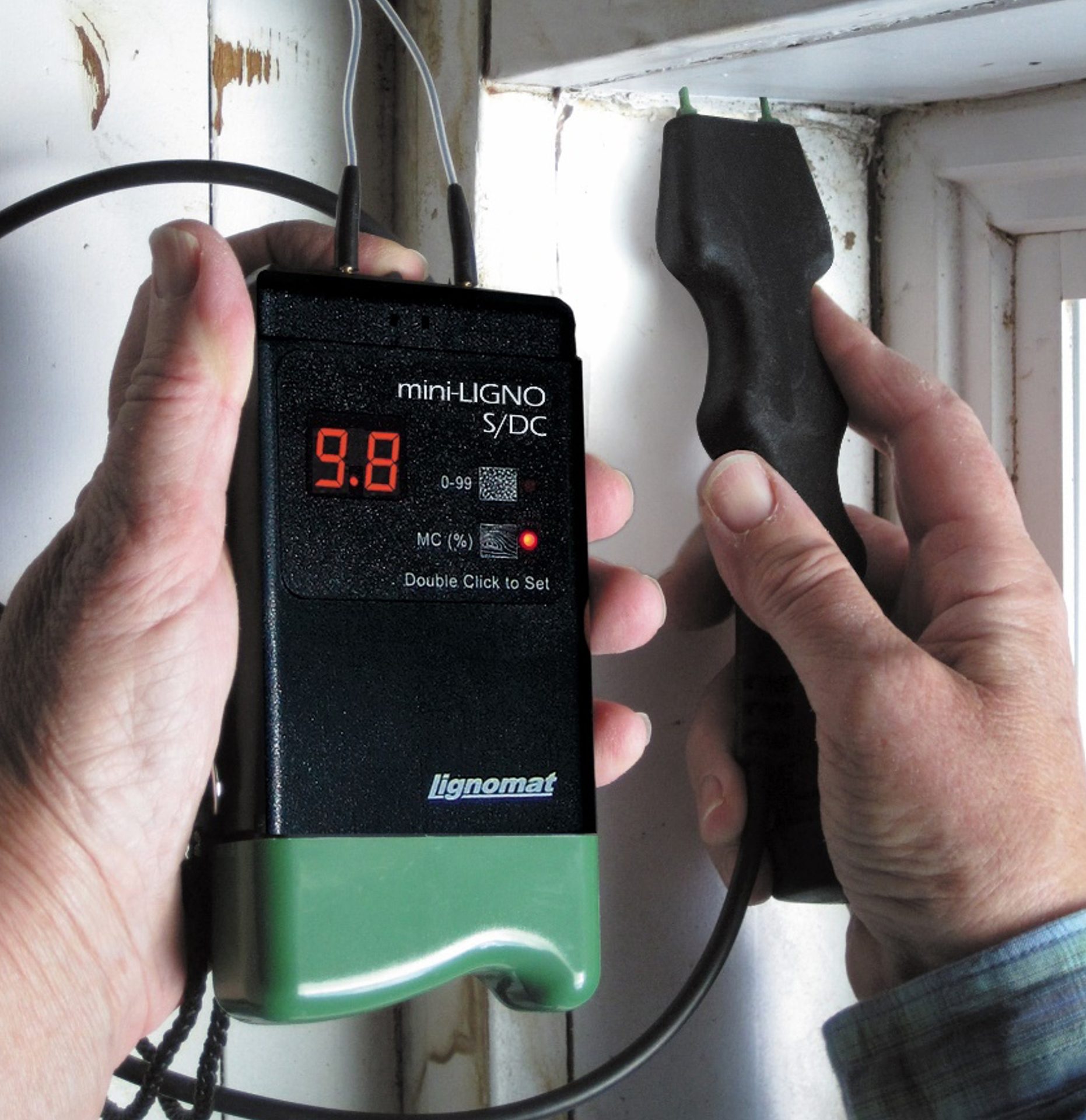 Moisture meter with slim Electrode E14 and Teflon-coated pins 