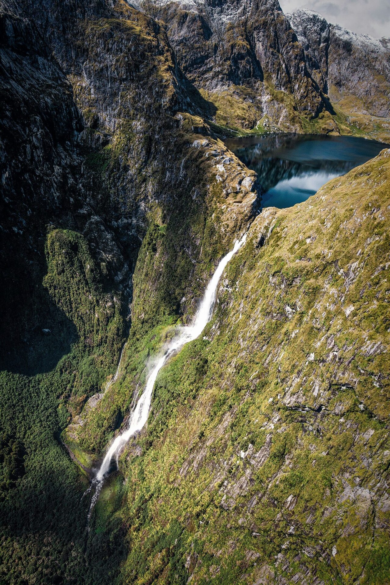 Fluvial landforms of streams, Water resources, Natural landscape, Mountain, Ecoregion, Slope, Watercourse, Highland, Terrain