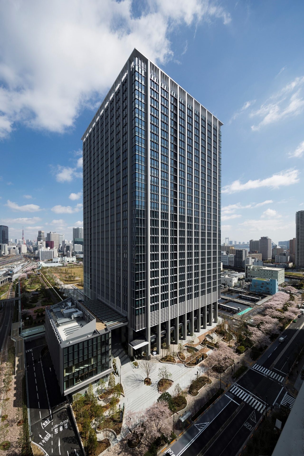 Tower block, Urban design, Cloud, Sky, Building, Skyscraper, Condominium