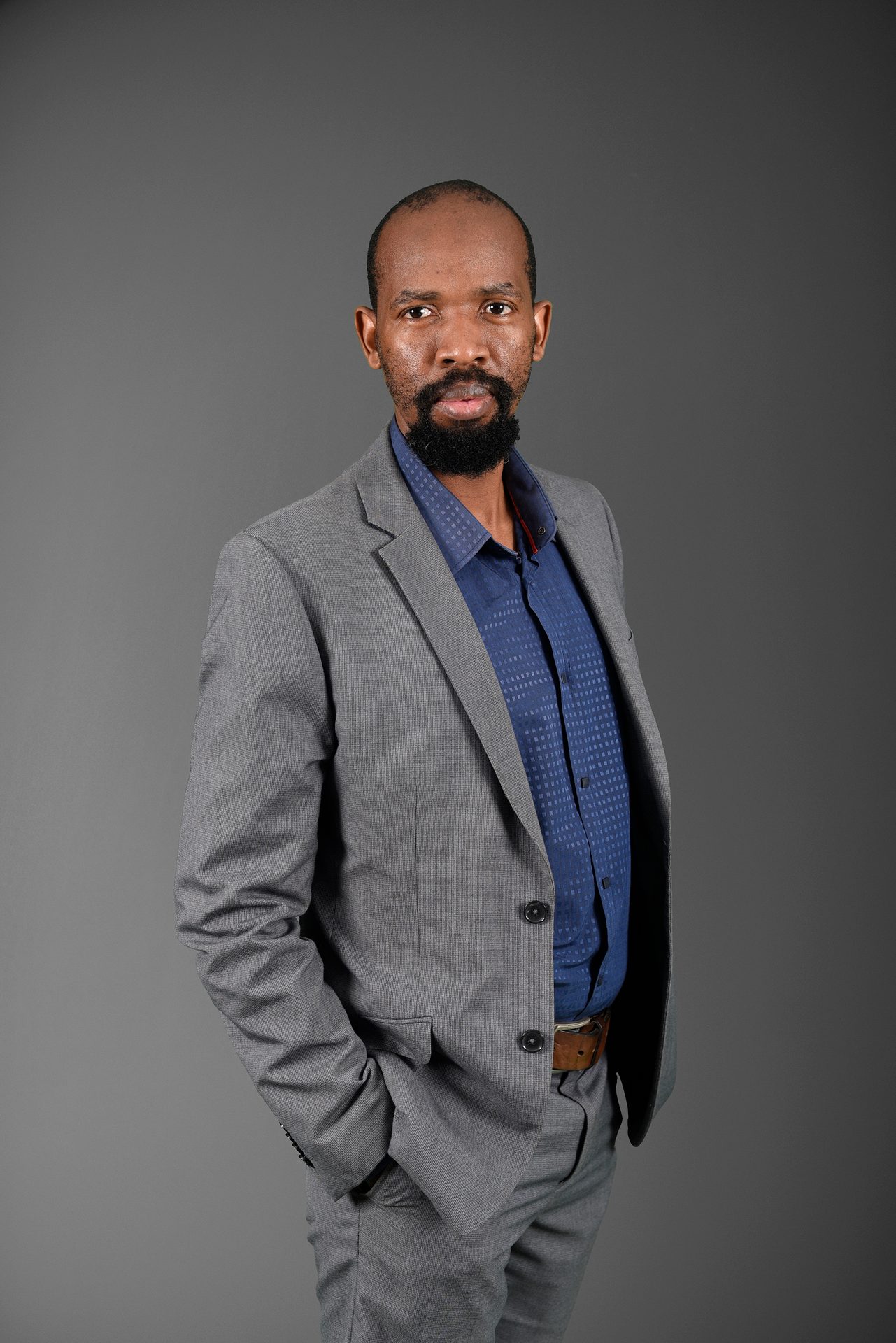 Dress shirt, Flash photography, Facial hair, Beard, Neck, Jaw, Sleeve, Grey, Collar