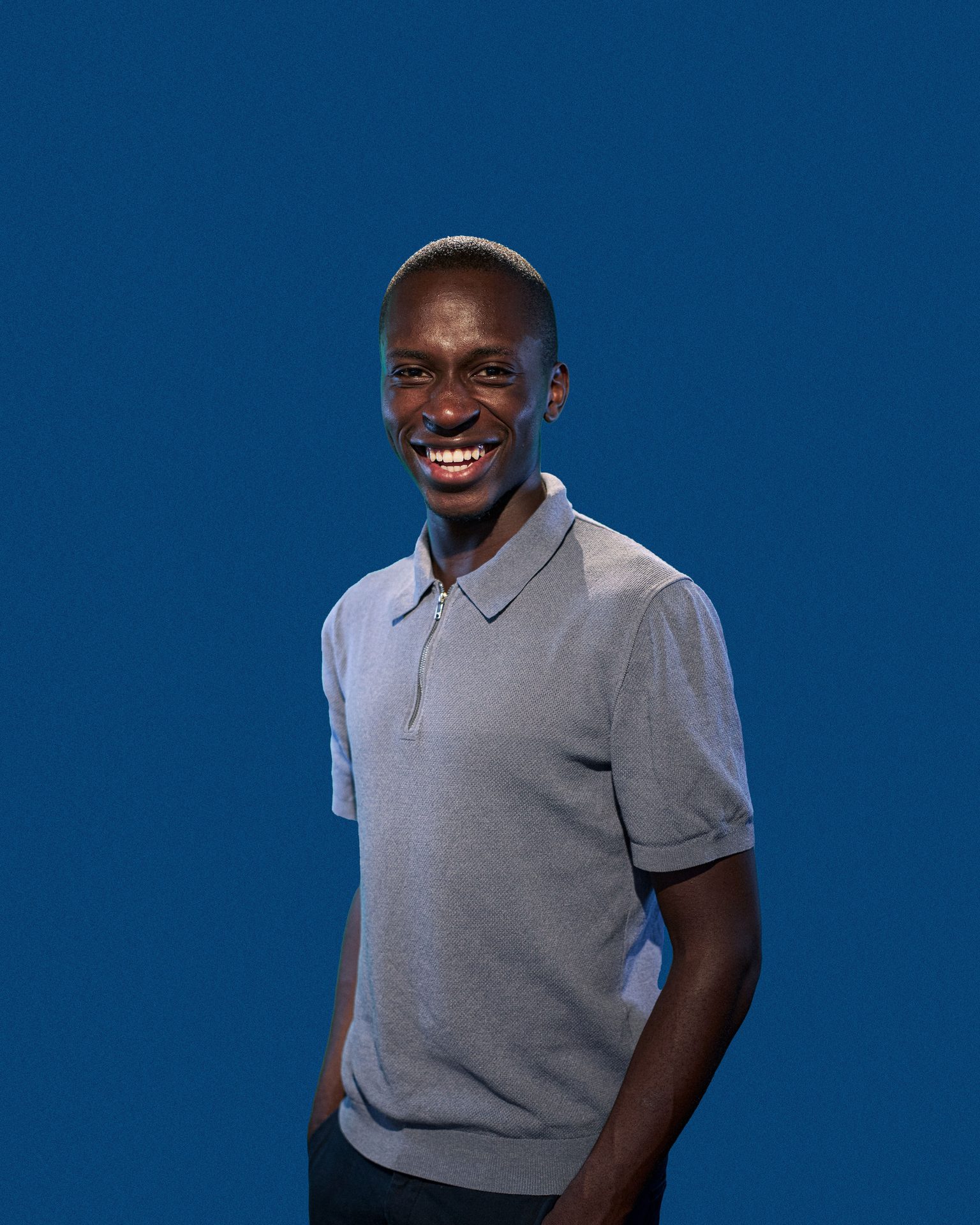 Polo shirt, Chin, Smile, Sleeve, Gesture, Sky, Collar, Elbow