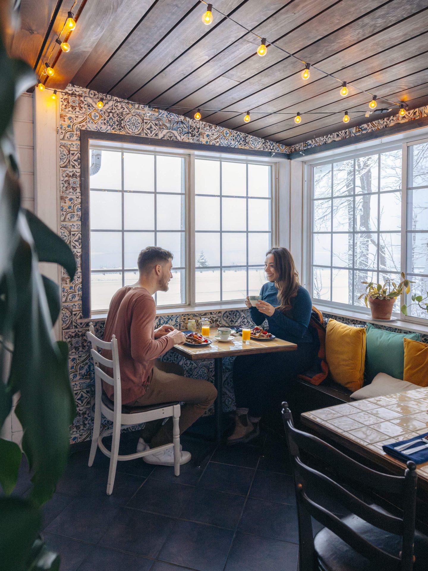 Interior design, Furniture, Wood, Table, Lighting, Ceiling, Chair, Restaurant, Glass, Room