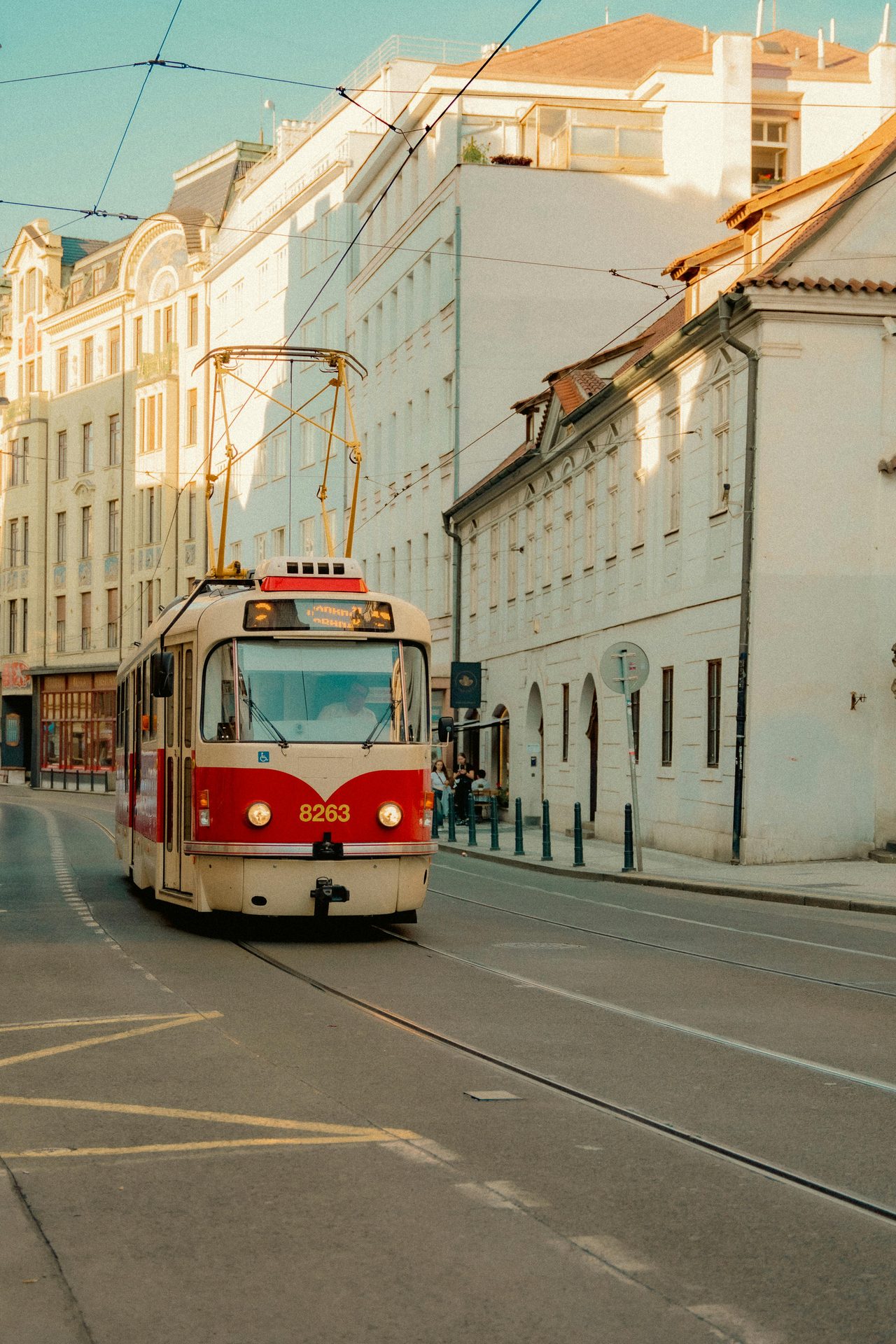 Motor vehicle, Rolling stock, Automotive lighting, Train, Sky, Building, Infrastructure, Window, Track