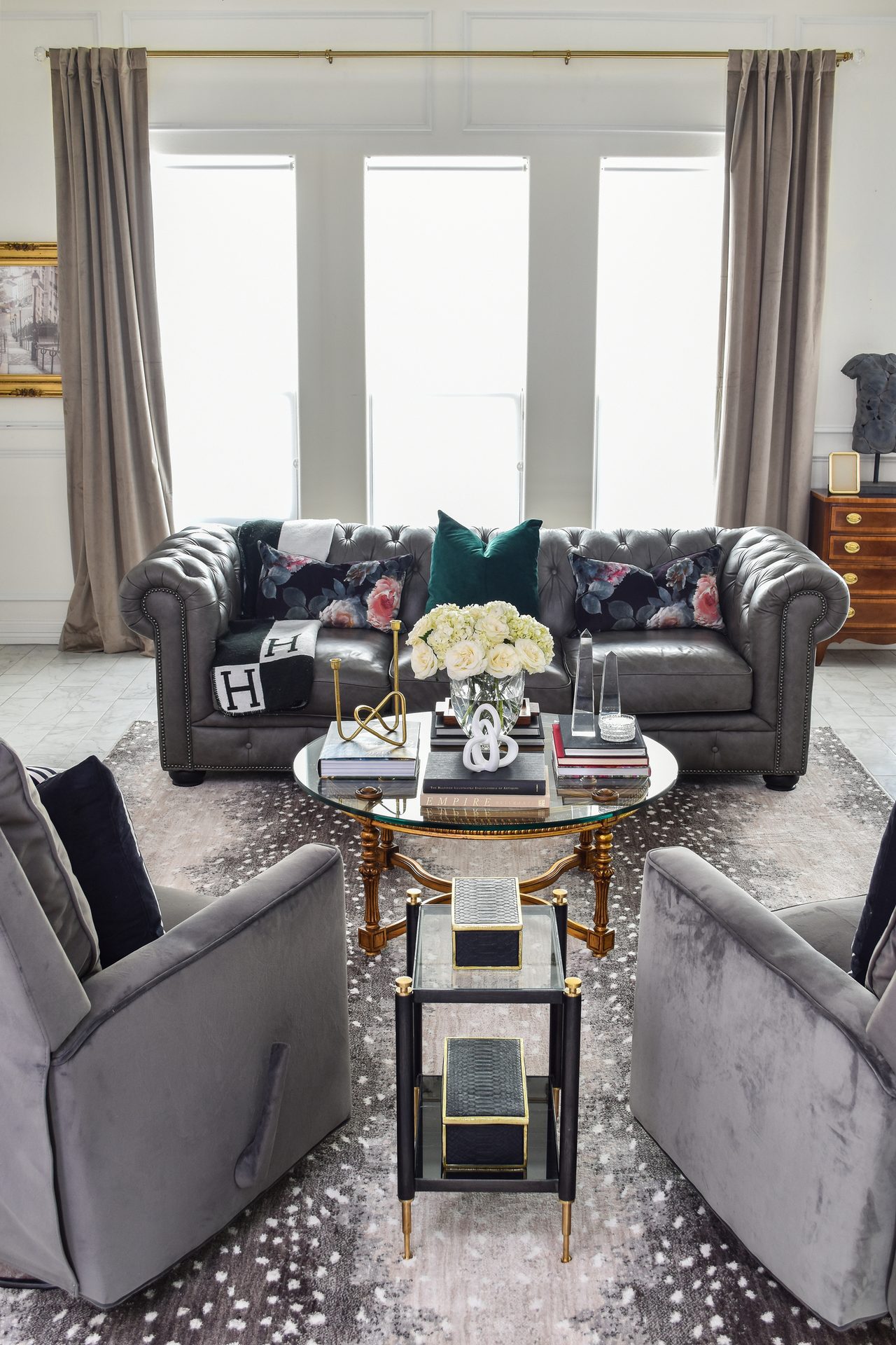 studio couch, Interior design, Furniture, Table, Black, Comfort, Textile, Rectangle, Grey