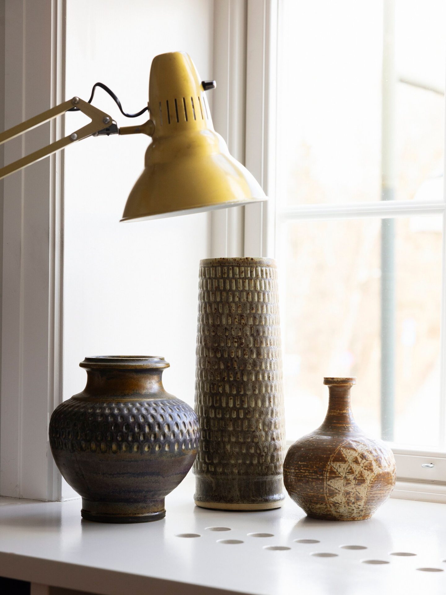 Interior design, Tableware, Dishware, Light, Window, Wood, Shelf, Lighting, Serveware, Shelving