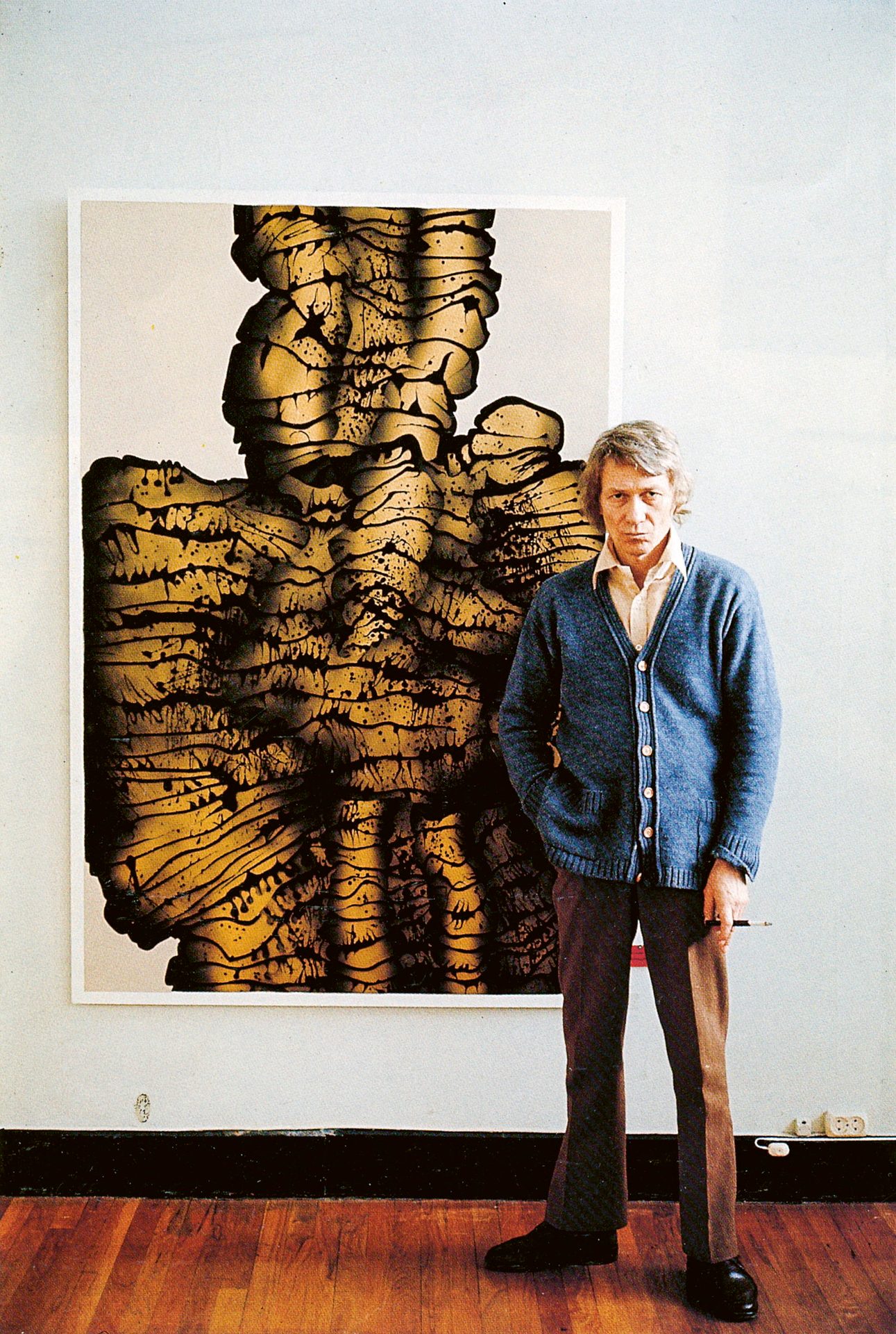 En aprilnatt i 1976 stupte kunstneren Tor Hoff ut fra åttende etasje i ...