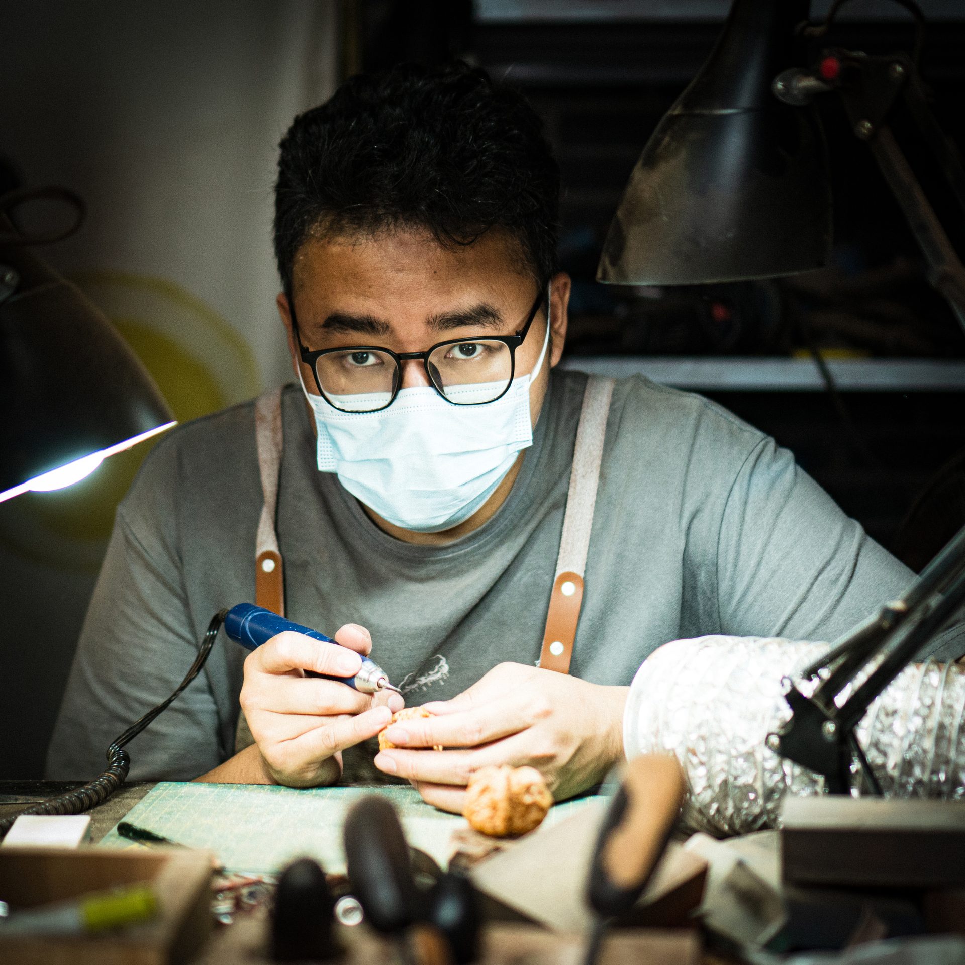Vision care, Flash photography, Glasses, Hand, Tableware, Eyewear