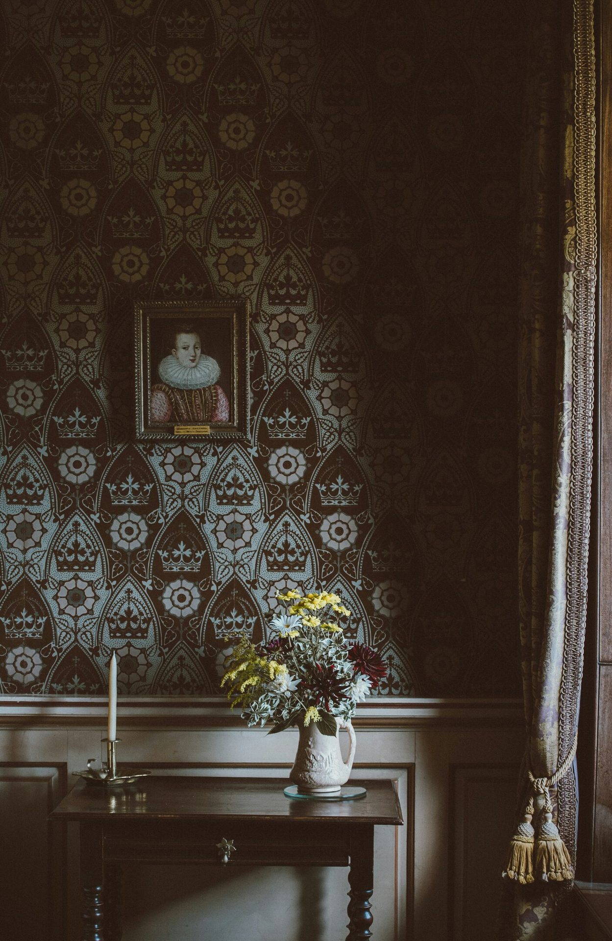Interior design, Living room, Window, Plant, Building, Flower, Textile, Wood, Couch, Vase