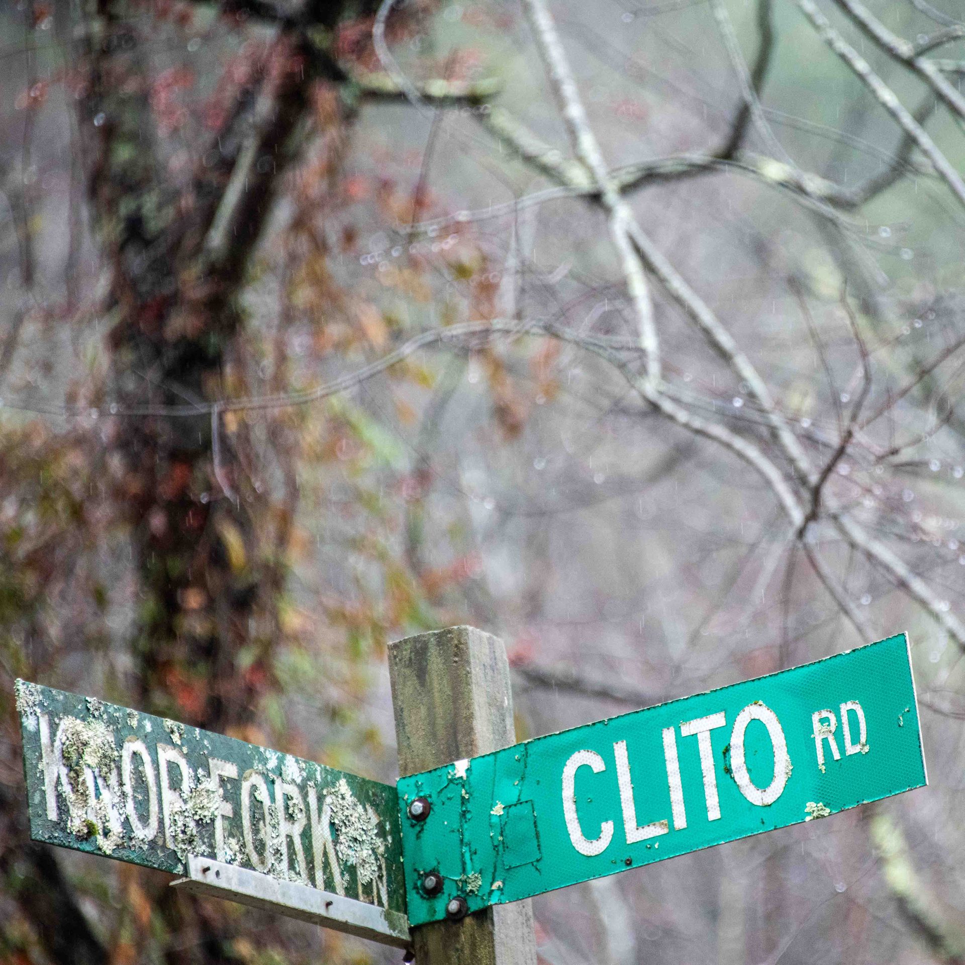 Street name sign, Nature