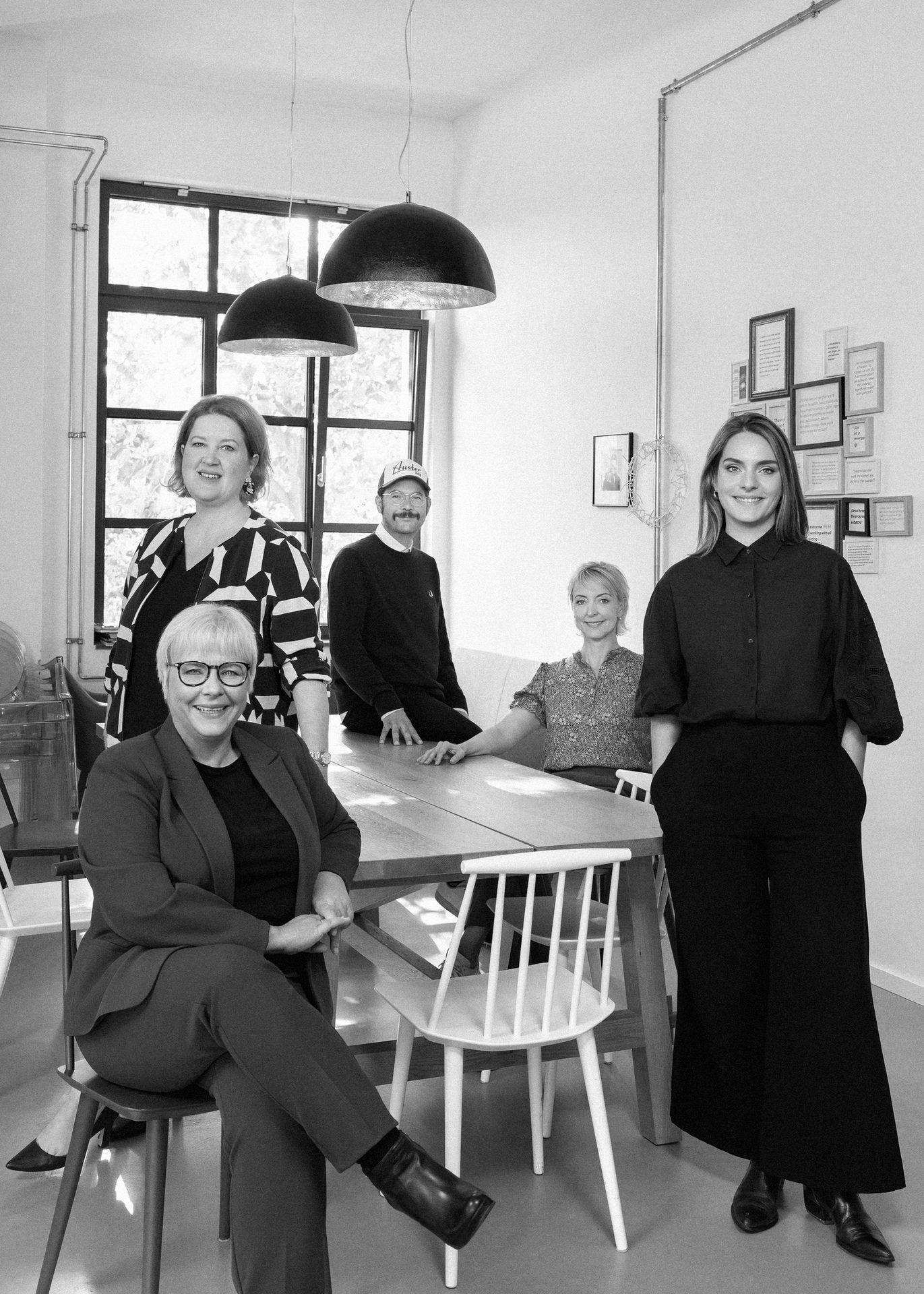 Andrea Buzzi, Miriam Graf, Susanne Hohenschuh, Alexander Becker, Yvonne WodzakPhotograph, Smile, Furniture, White, Black, Table, Black-and-white, Style