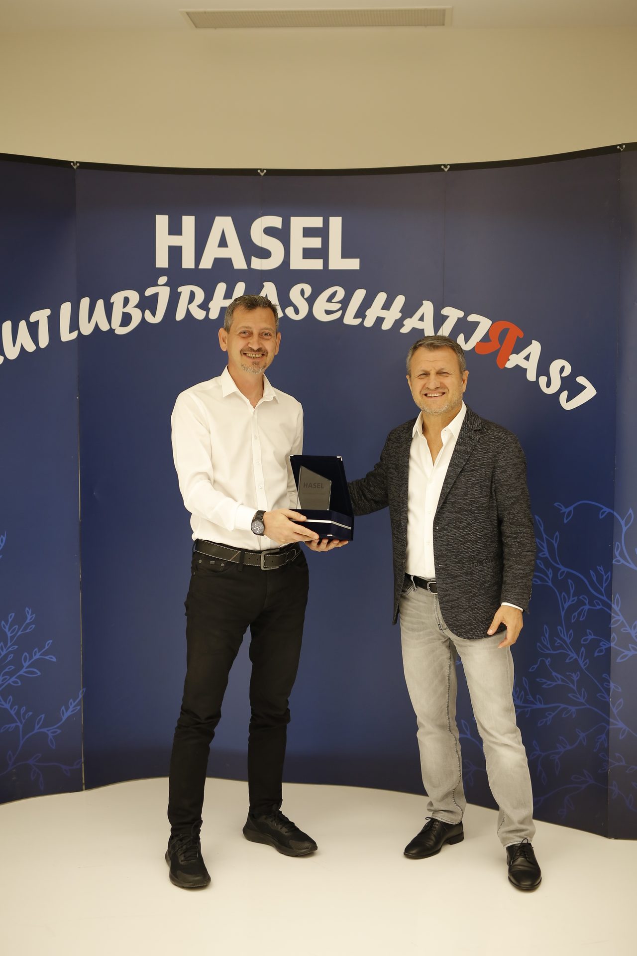 hasel, plaket, tören
