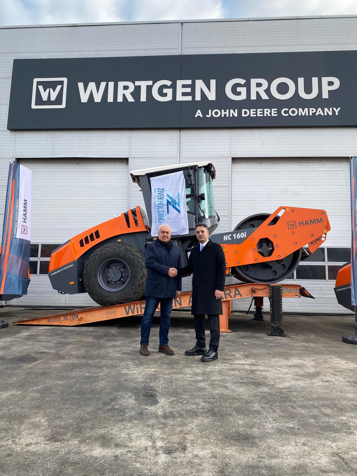 Automotive tire, Motor vehicle, Wheel, Cloud, Sky, Workwear, Aircraft, Asphalt