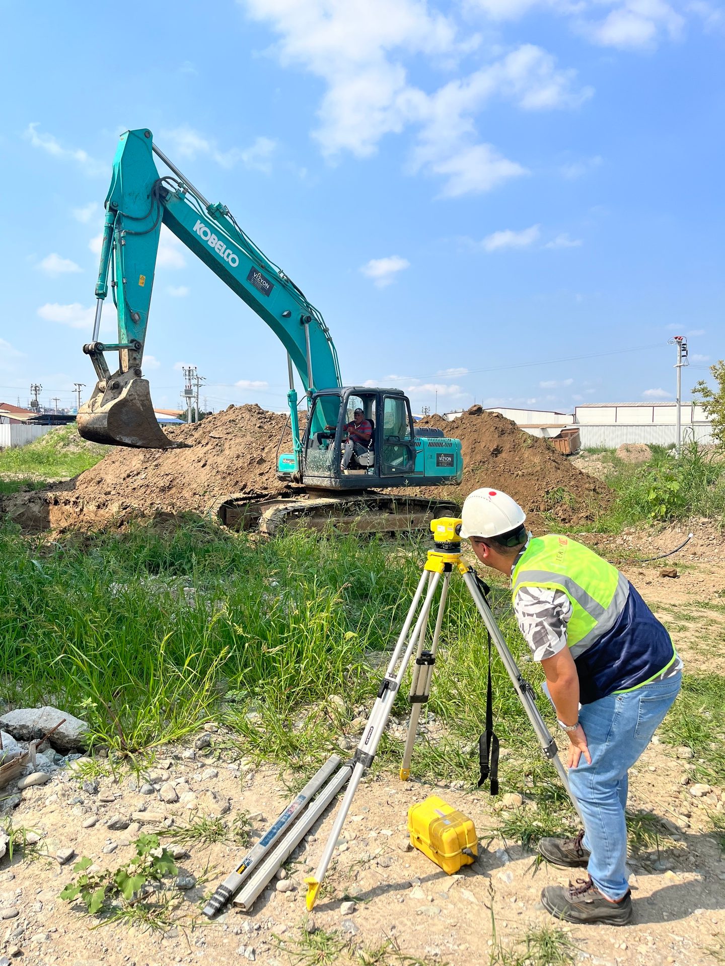 People in nature, Cloud, Sky, Plant, Theodolite, Vehicle, Grass