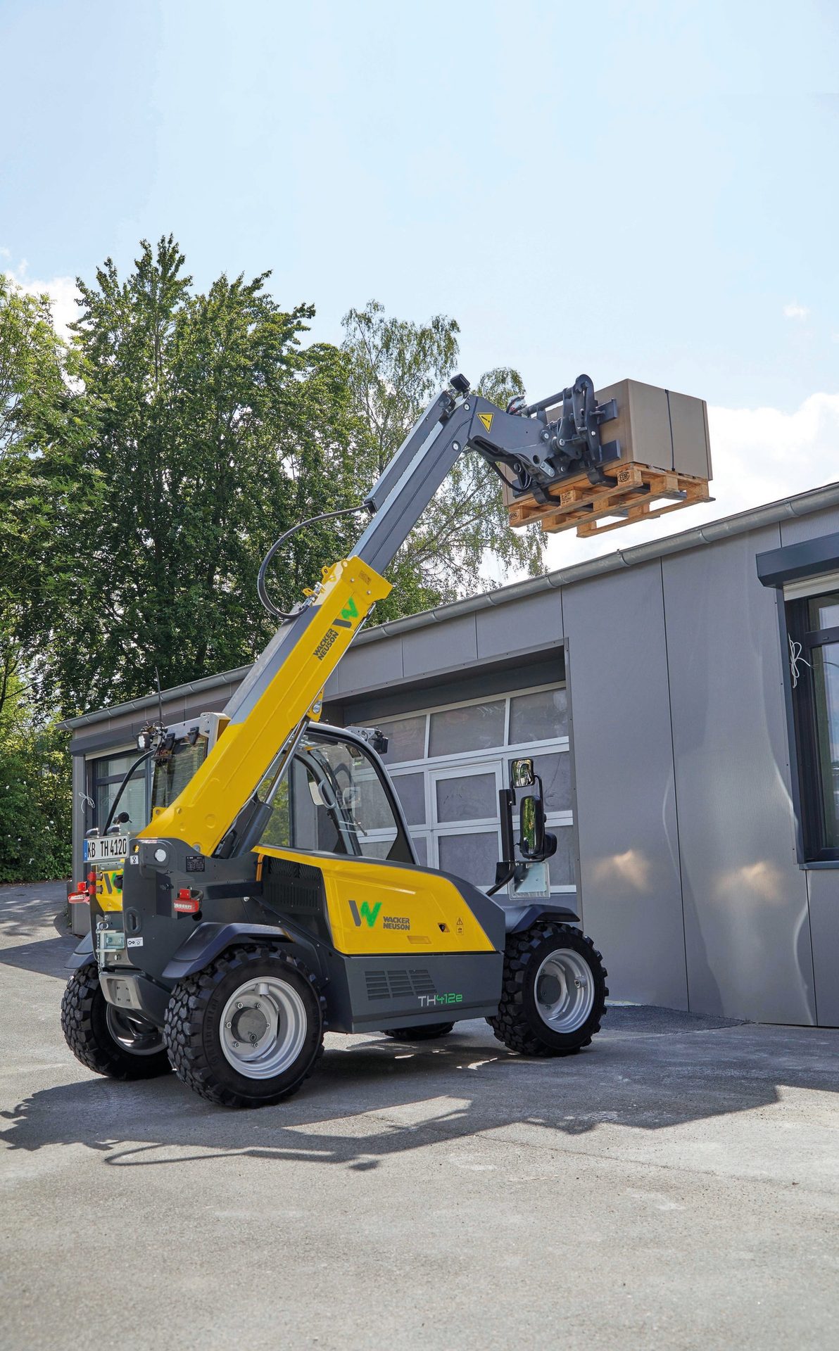 Automotive tire, Motor vehicle, Road surface, Wheel, Sky, Asphalt, Tree, Cloud