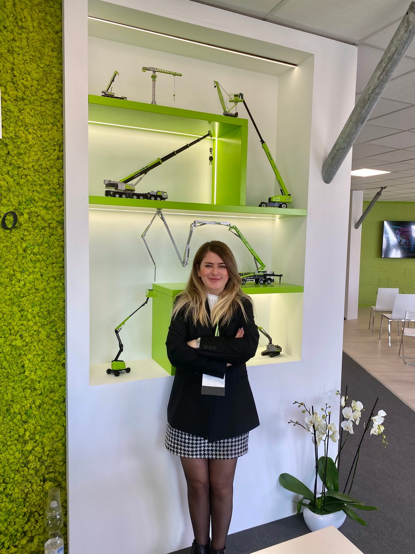 Interior design, Smile, Green, Product, Plant, Sleeve, Art