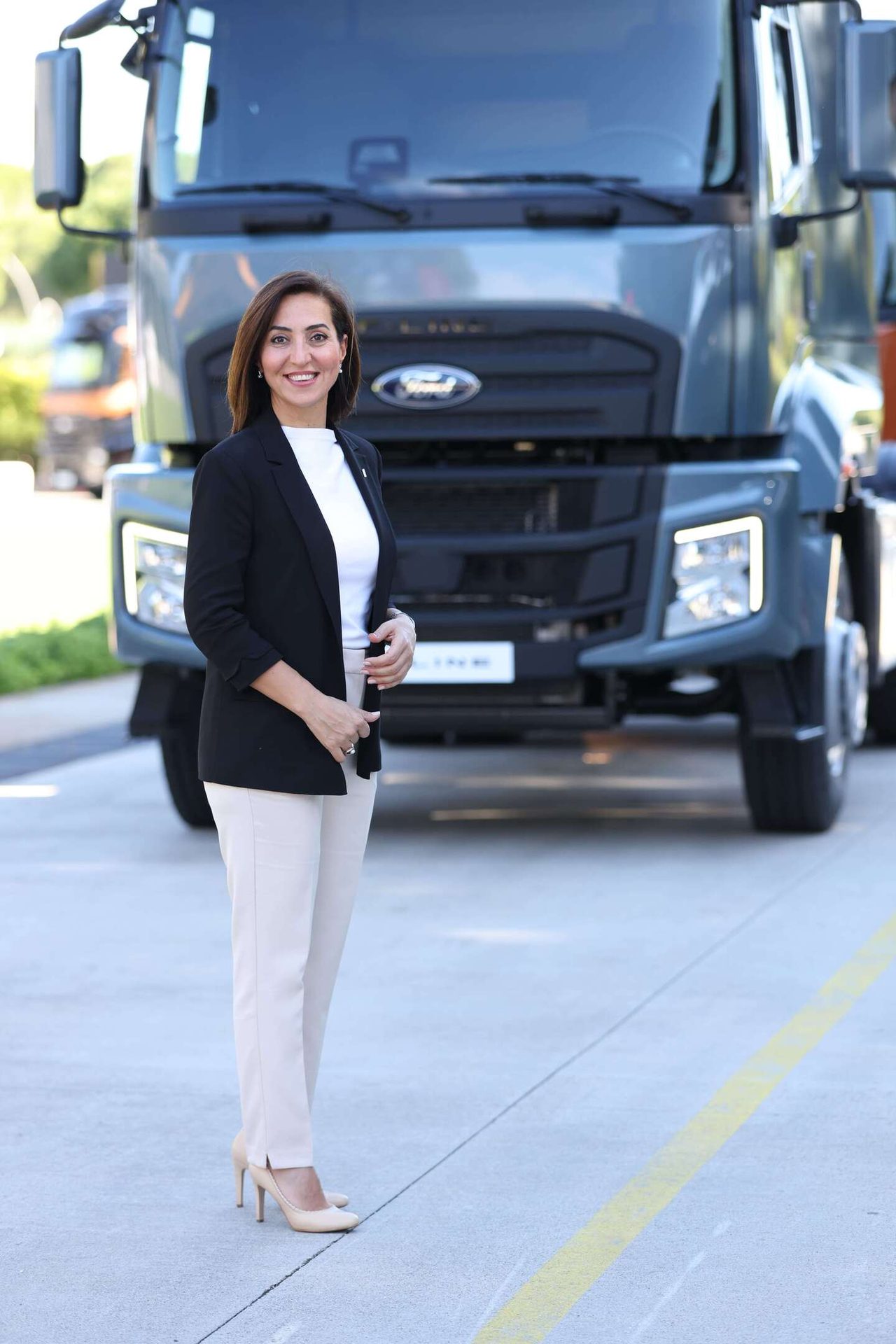 Automotive lighting, Motor vehicle, Tire, Smile, Wheel