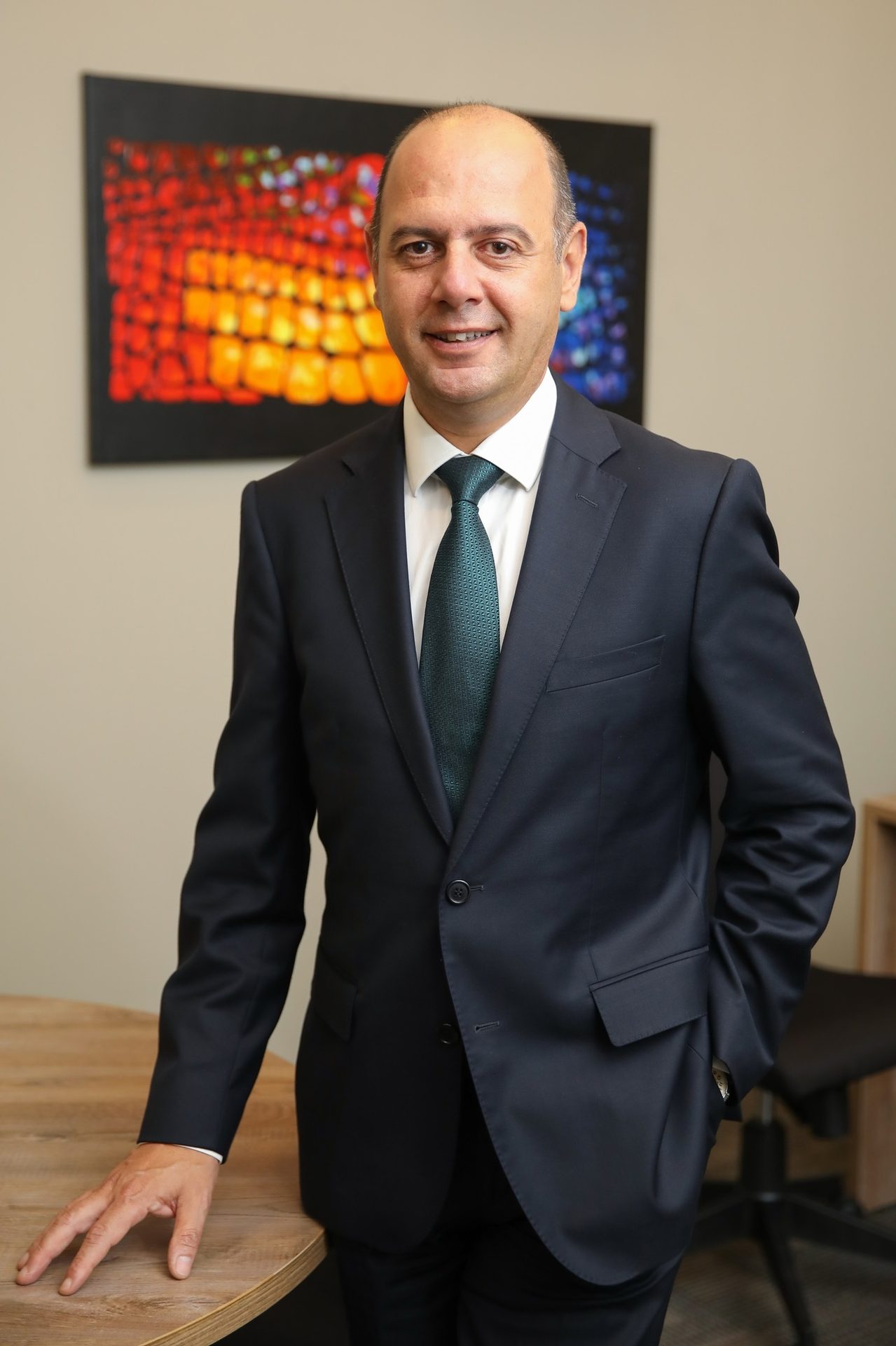 Suit trousers, Dress shirt, Smile, Tie, Sleeve, Collar