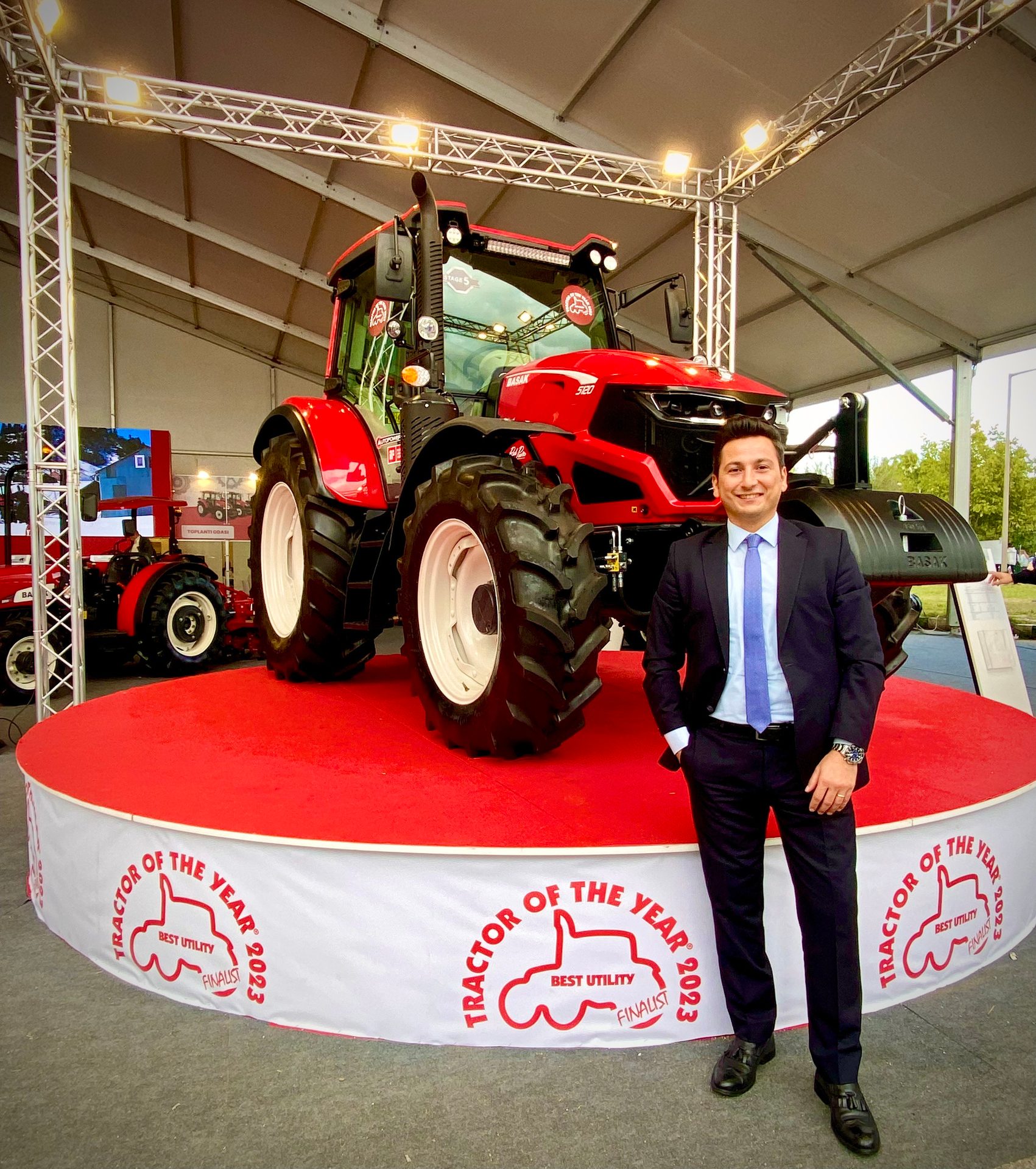 Motor vehicle, Automotive tire, Agricultural machinery, Wheel, Tractor, Tread