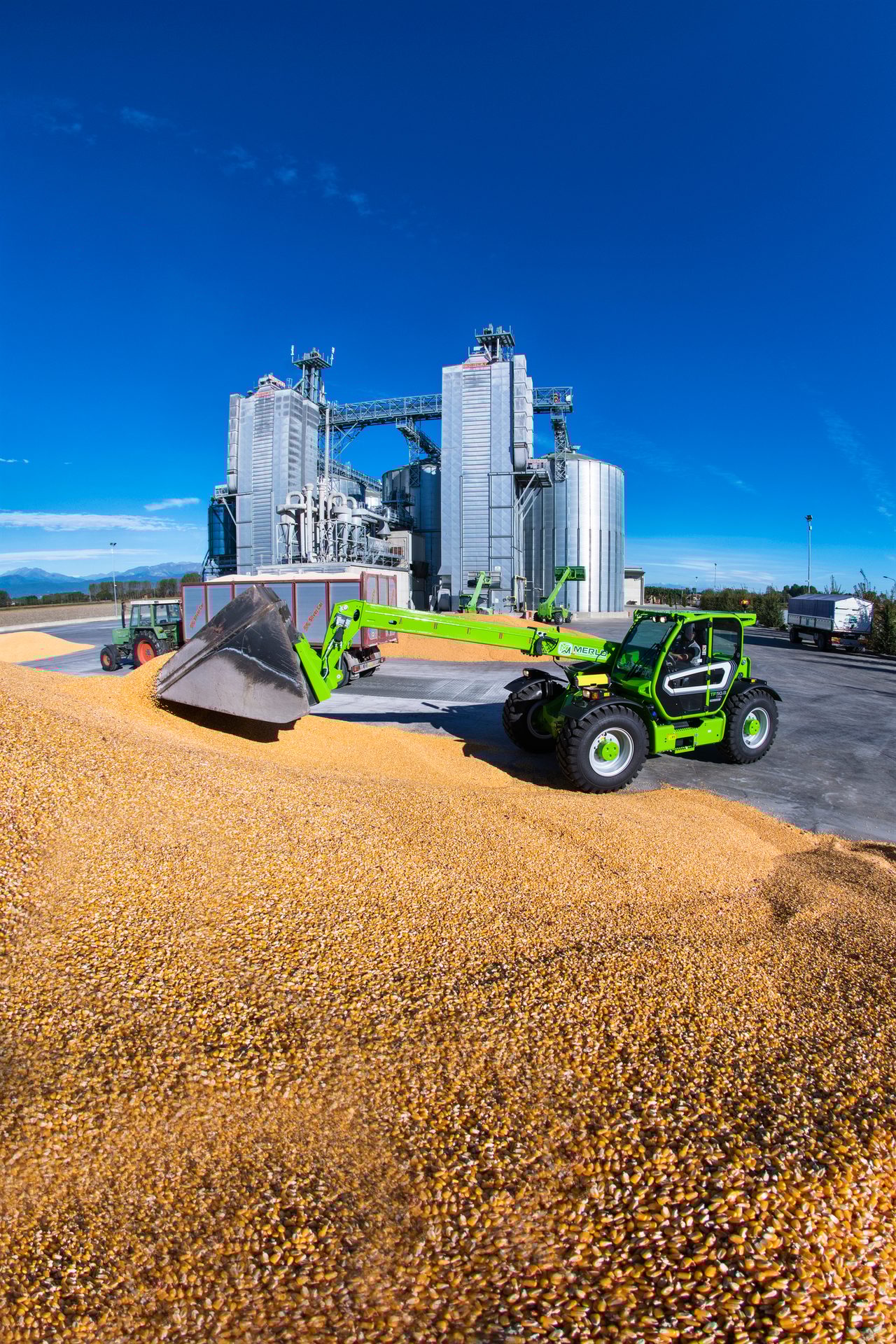 Automotive tire, Wheel, Sky, Vehicle, Building, Plant, Grass, Landscape