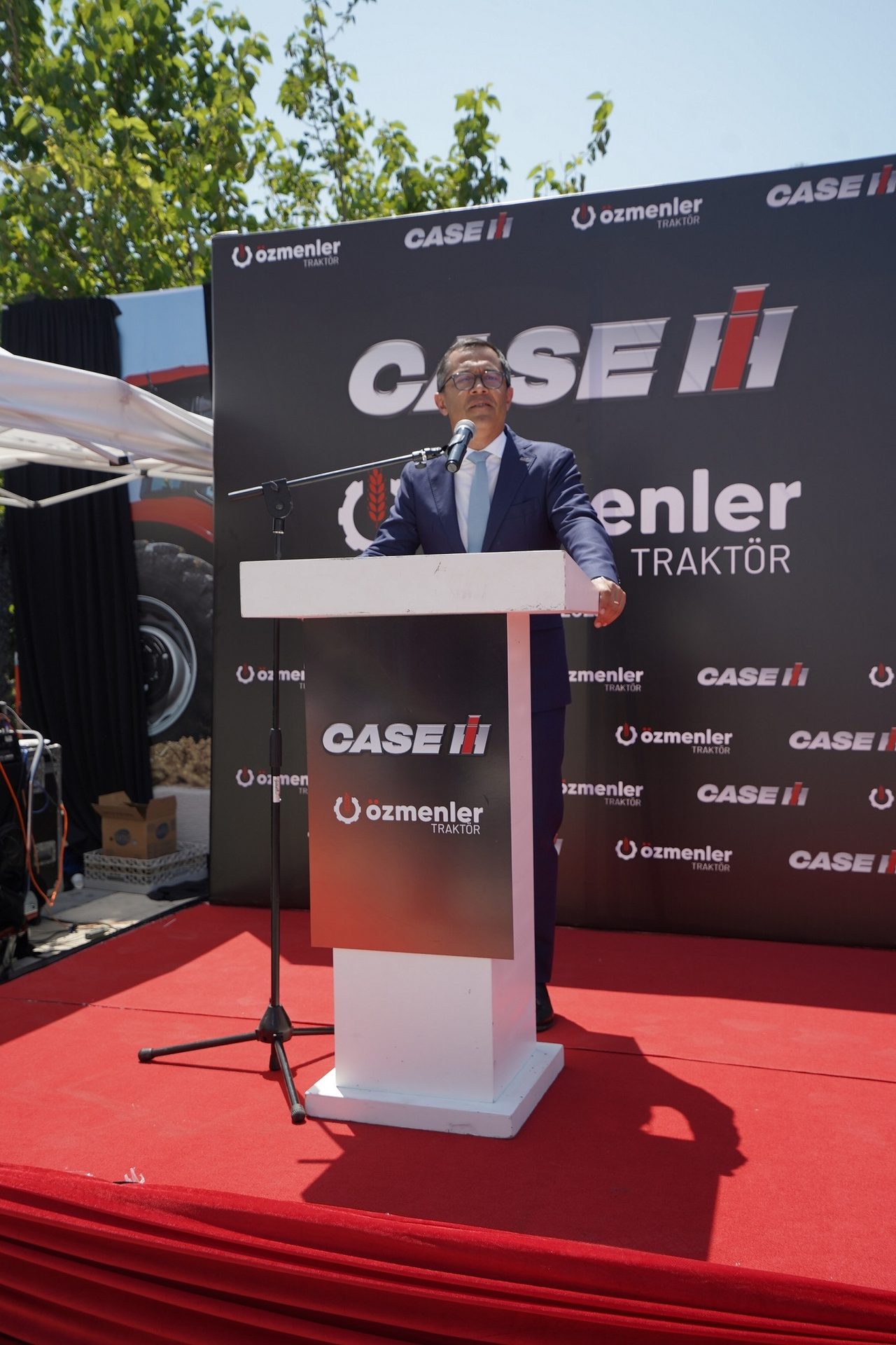 Tire, Microphone, Lectern