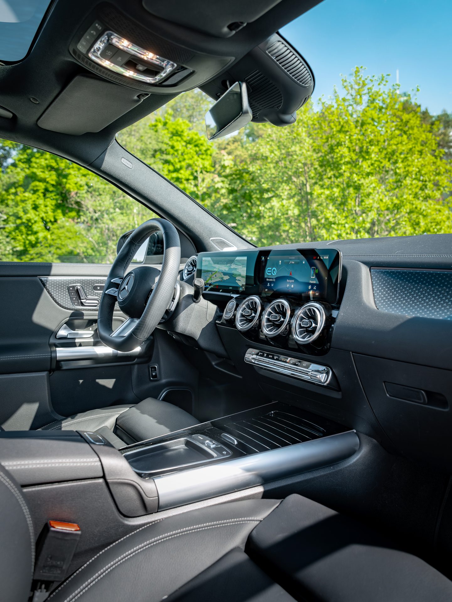Vehicle audio, Center console, Gear shift, Steering wheel, Car, Speedometer, Mercedes-Benz