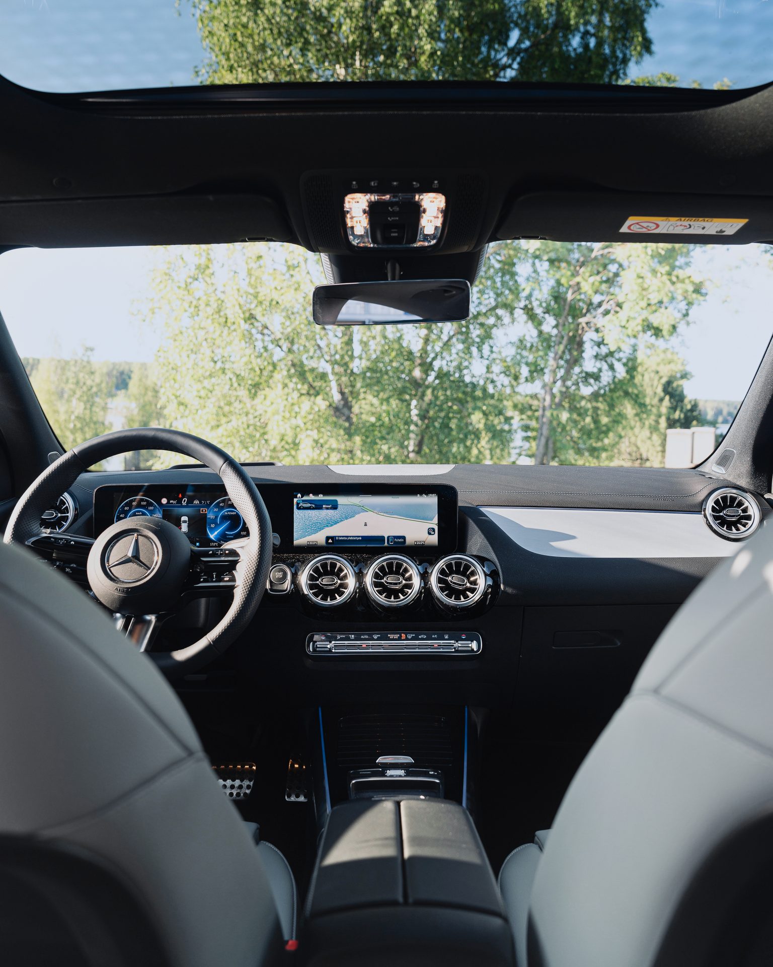 Vehicle audio, Electronic device, Center console, Mercedes-Benz