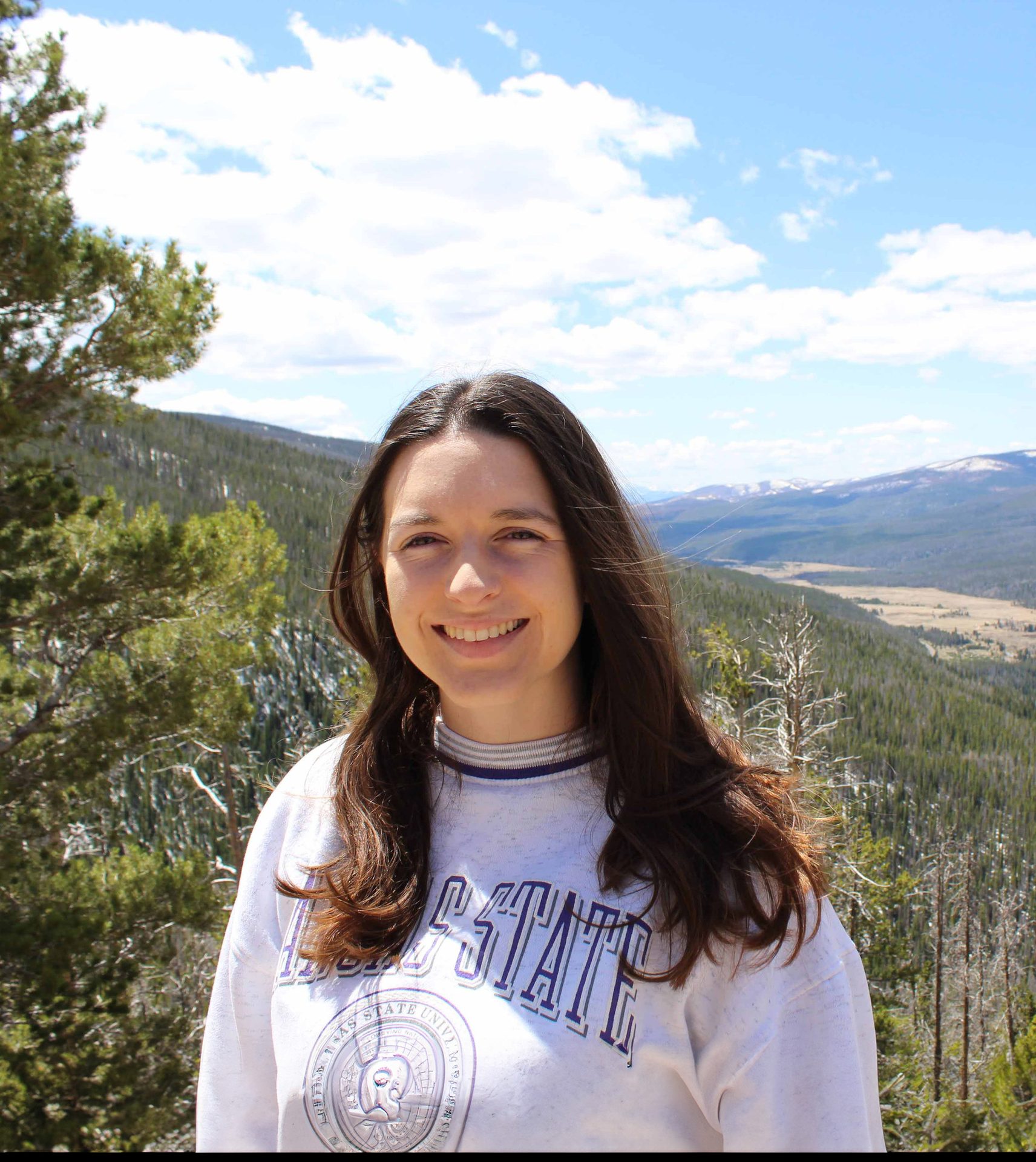 People in nature, Flash photography, Smile, Cloud, Sky, Mountain, Leaf, Sleeve, Happy, Tree