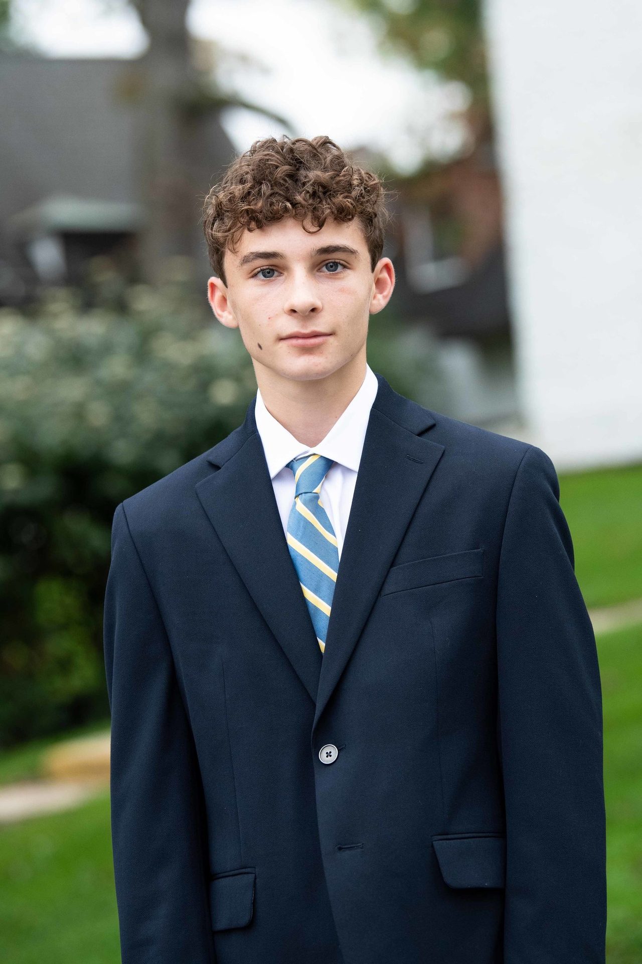 Facial expression, Dress shirt, Flash photography, Face, Chin, Outerwear, Neck, Fashion, Sleeve, Standing