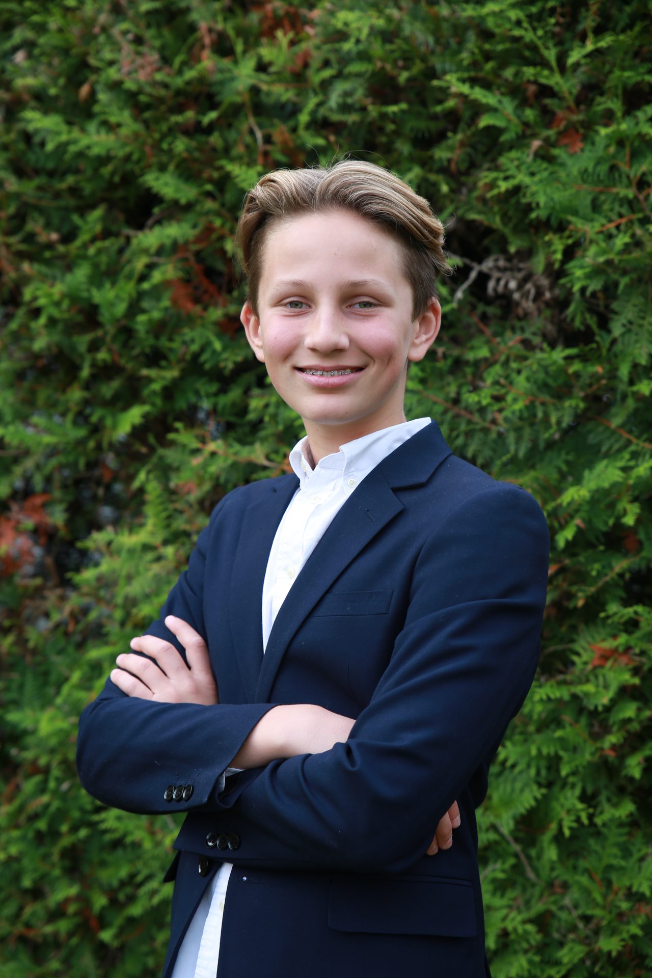 People in nature, Formal wear, Facial expression, Portrait photography, Dress shirt, Smile, Happiness, Collar, Blazer