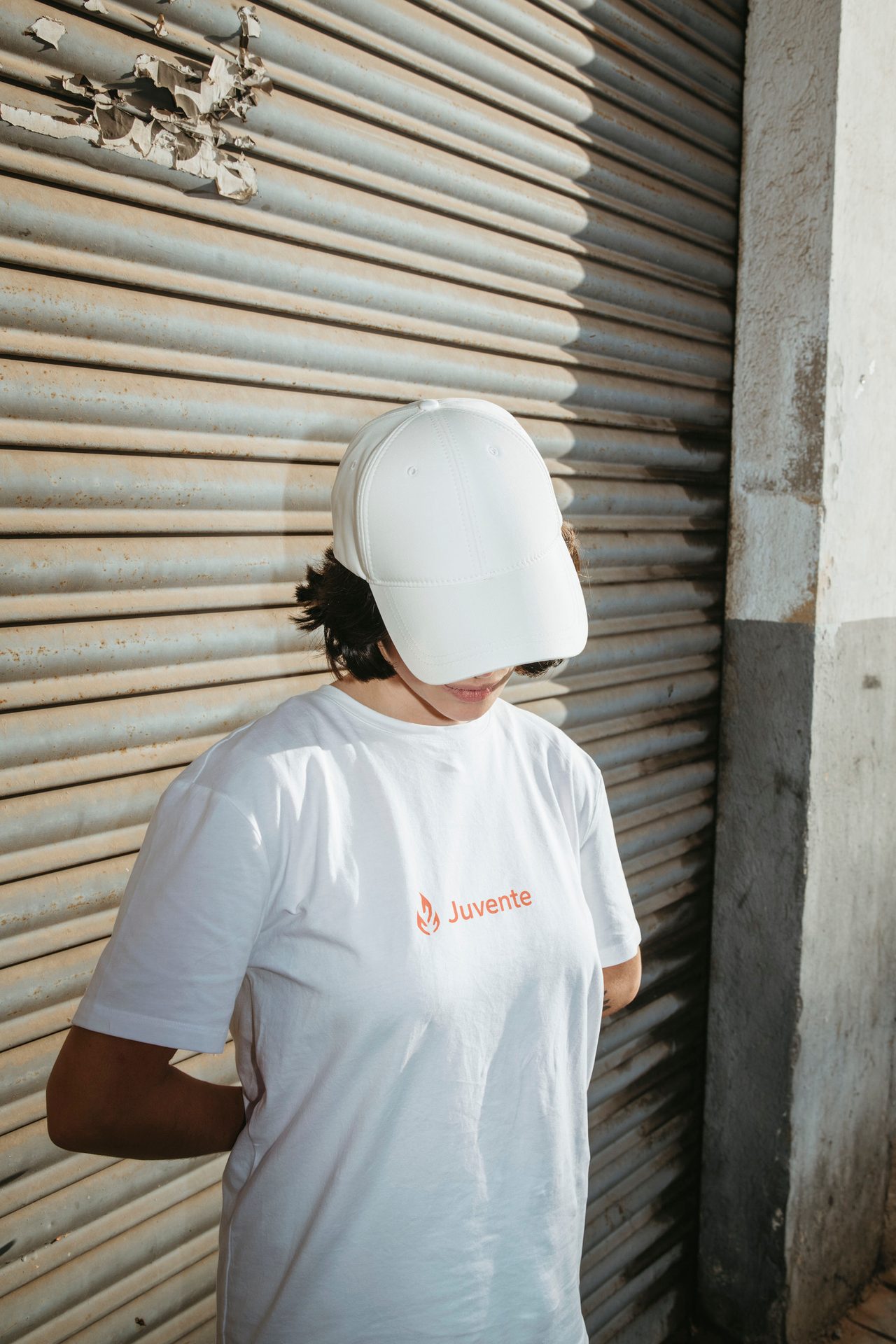 Active Shirt, Human back, Baseball cap, Sleeve, Headgear, Hat