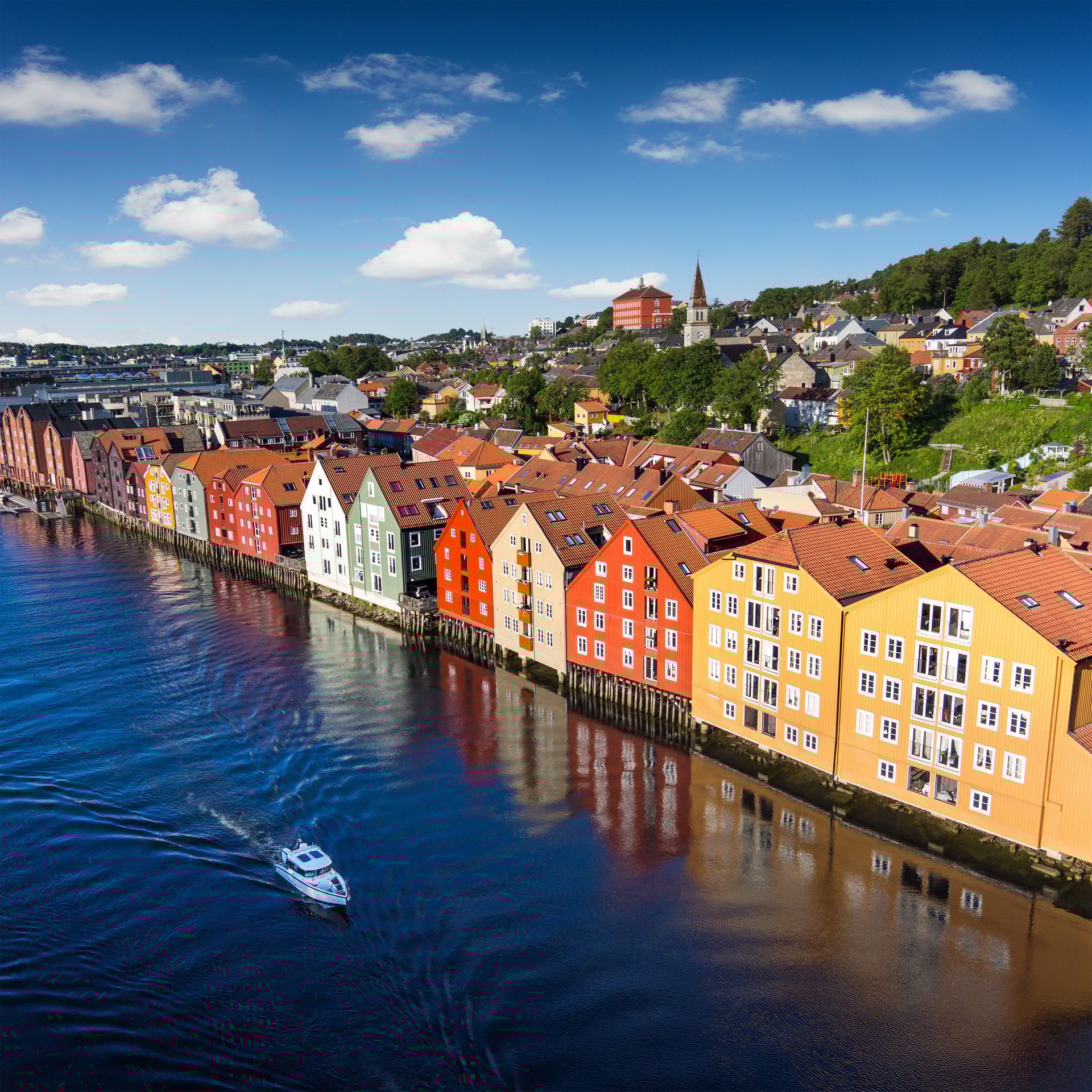Water, Cloud, Sky, Watercraft, Building, Boat, Azure, Lake, Watercourse, House