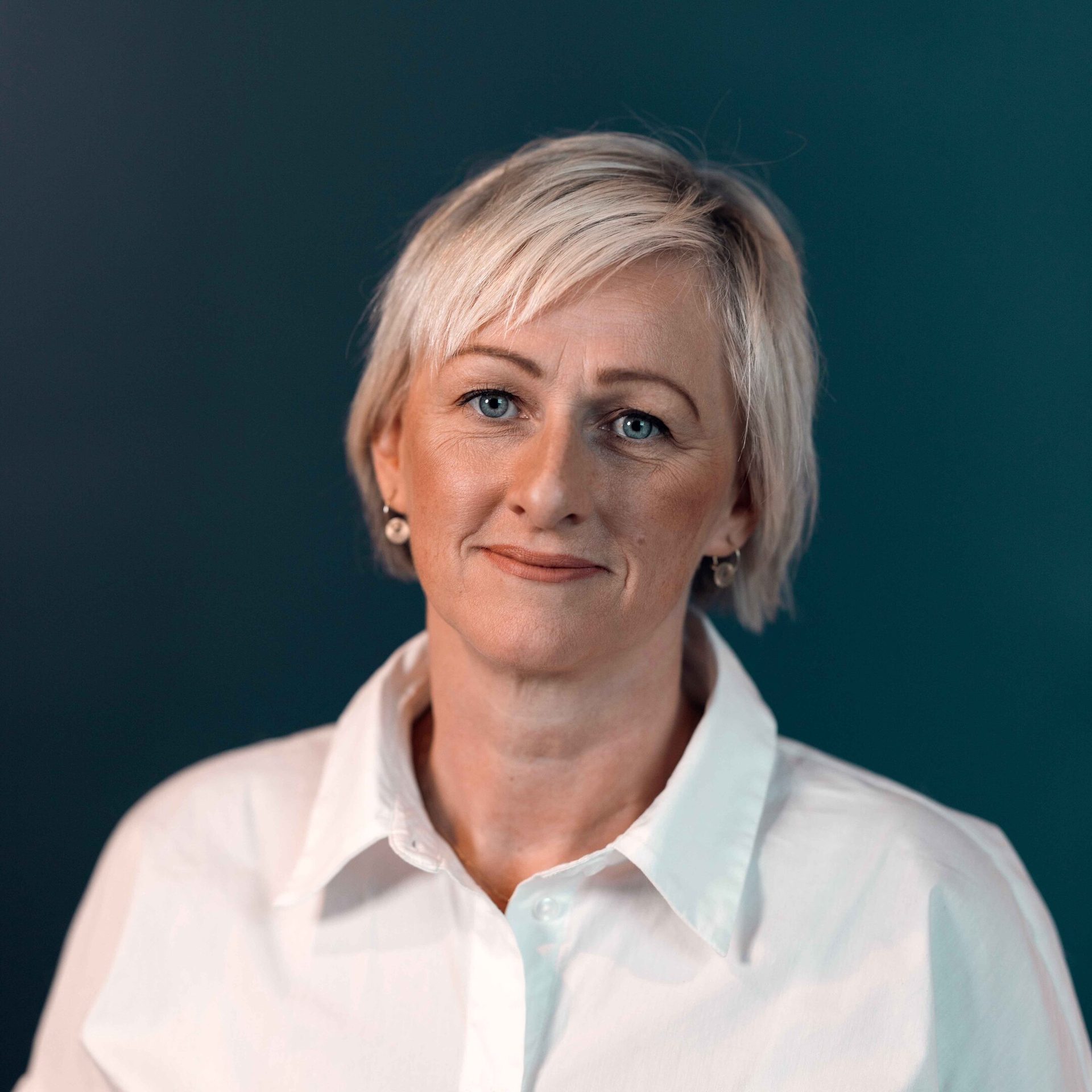 Dress shirt, Cheek, Smile, Sleeve, Gesture, Collar