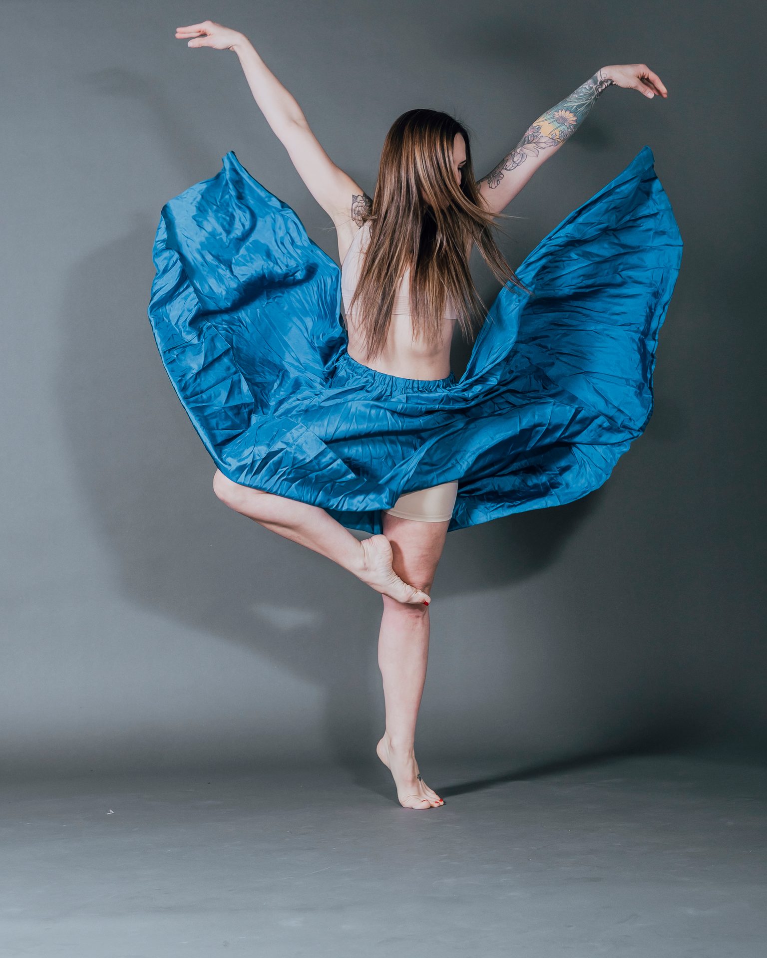 Human body, Hair, Footwear, Joint, Hand, Arm, Shoulder, Leg, Dress, Azure