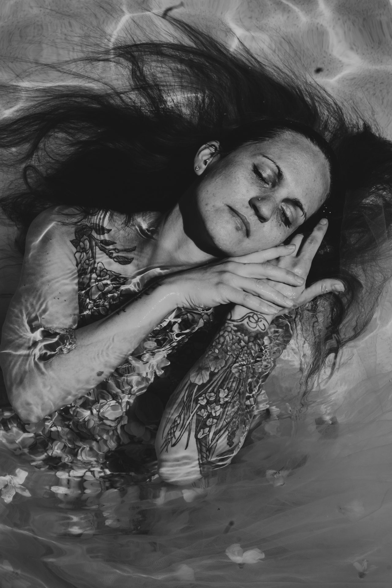 Flash photography, Lip, Gesture, Happy, Style, Black-and-white, Water