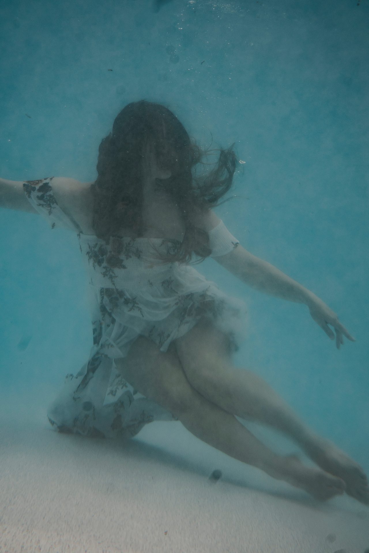 People in nature, Water, Underwater, Sky, Thigh
