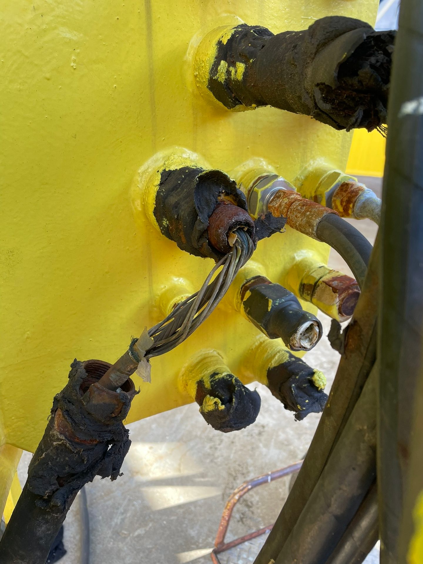 Electrical cable, Yellow, Machine