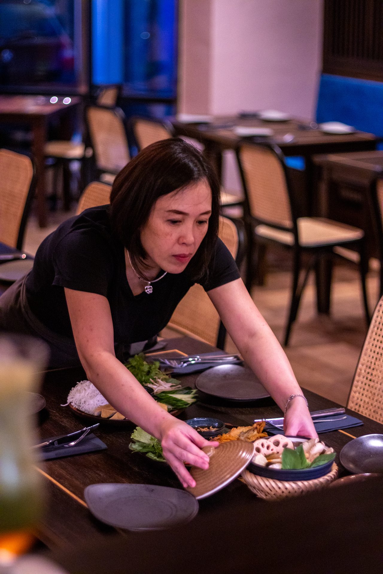 Flash photography, Chair, Tableware