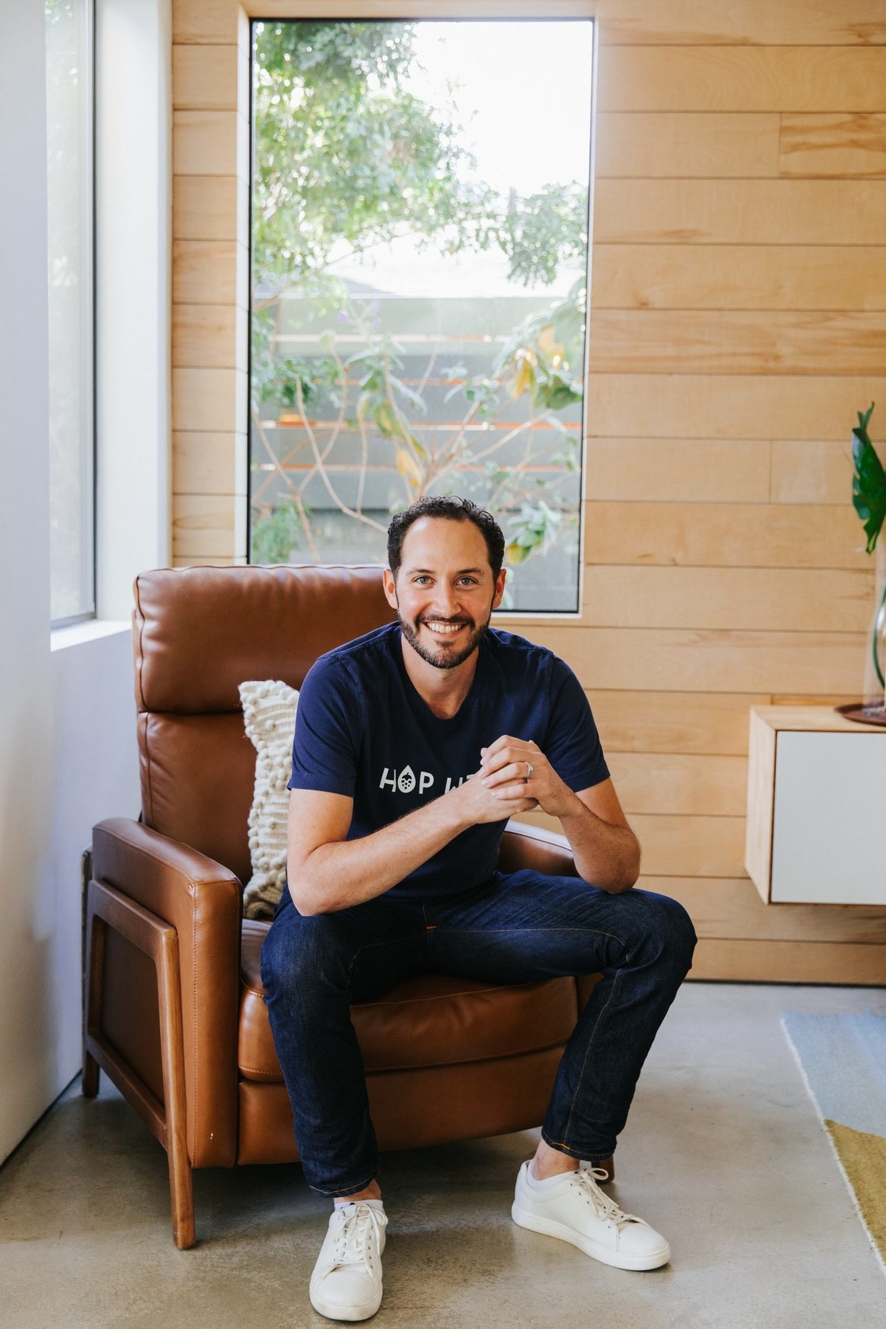 Jeans, Smile, Shoulder, Leg, Comfort, Window, Wood, Plant