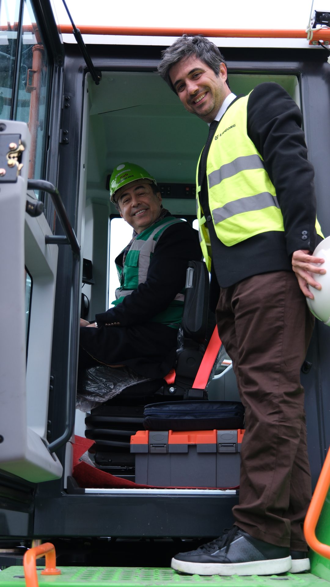 Personal protective equipment, High-visibility clothing, Blue-collar worker, Workwear, Job, Vest