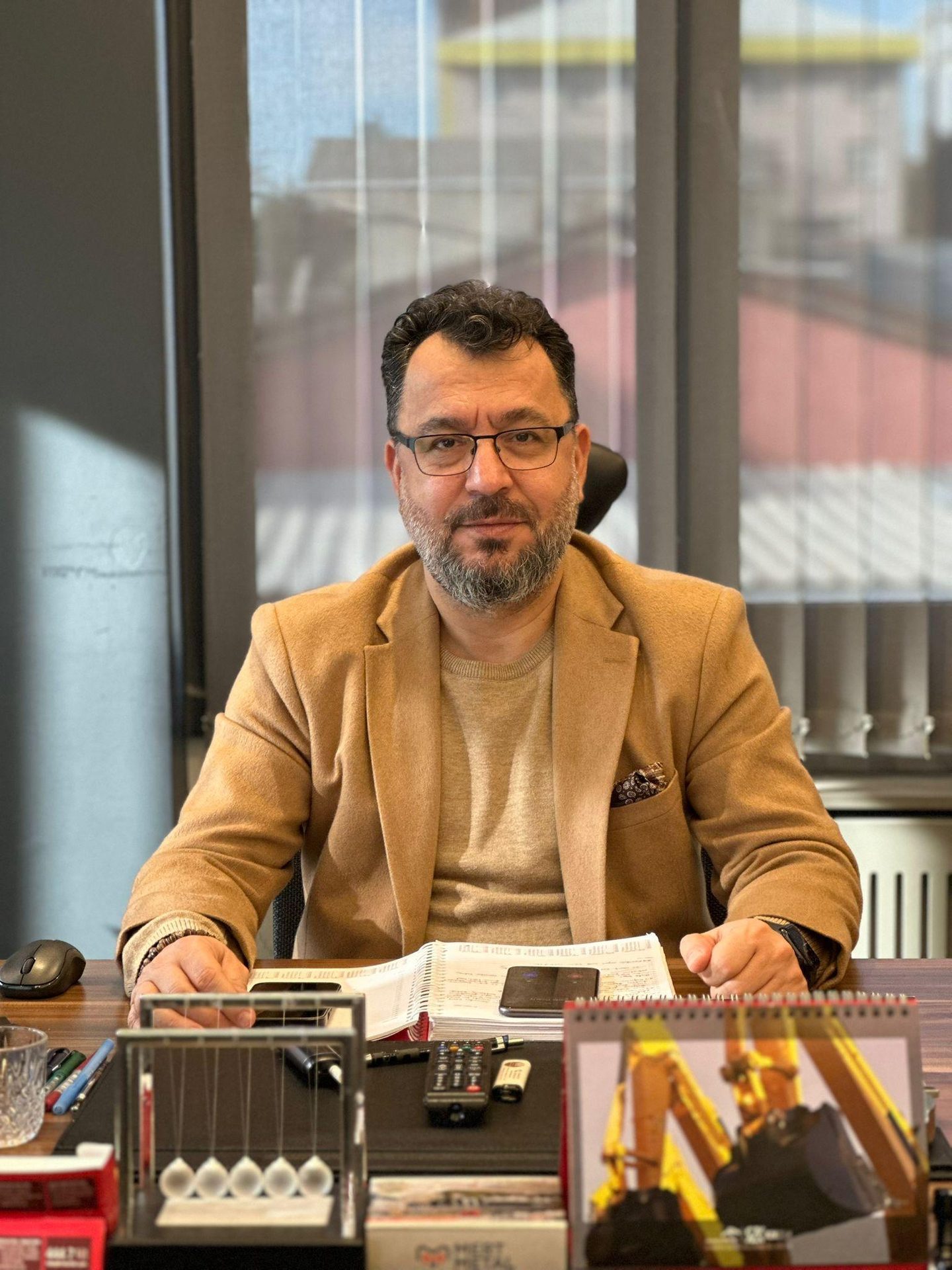 Vision Care, Electronic device, Facial hair, Office Equipment, Eyewear, Glasses, Beard, Furniture, Desk, Moustache