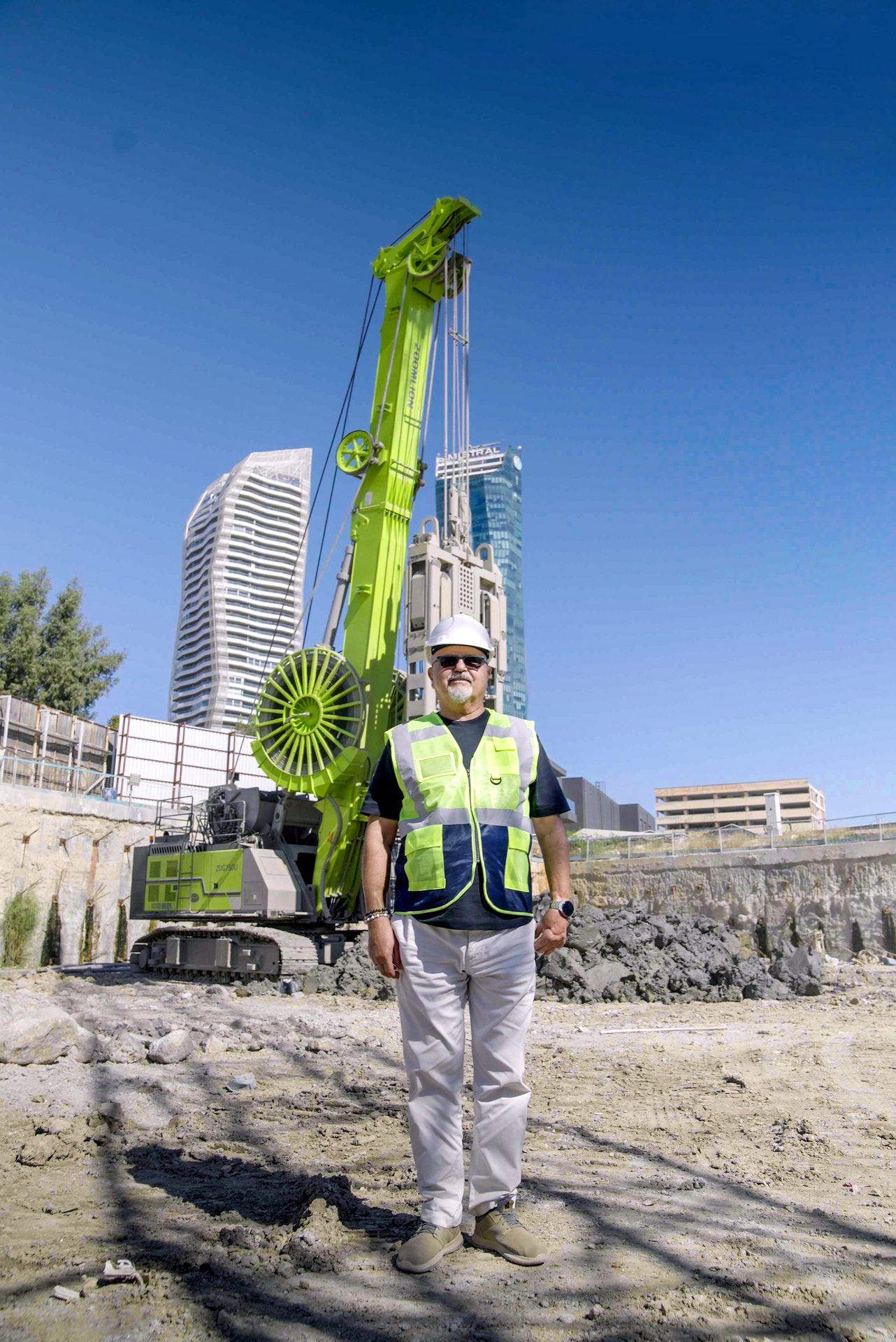 Personal protective equipment, High-visibility clothing, Hard hat, Blue-collar worker, Workwear, Crane, Machine, Job