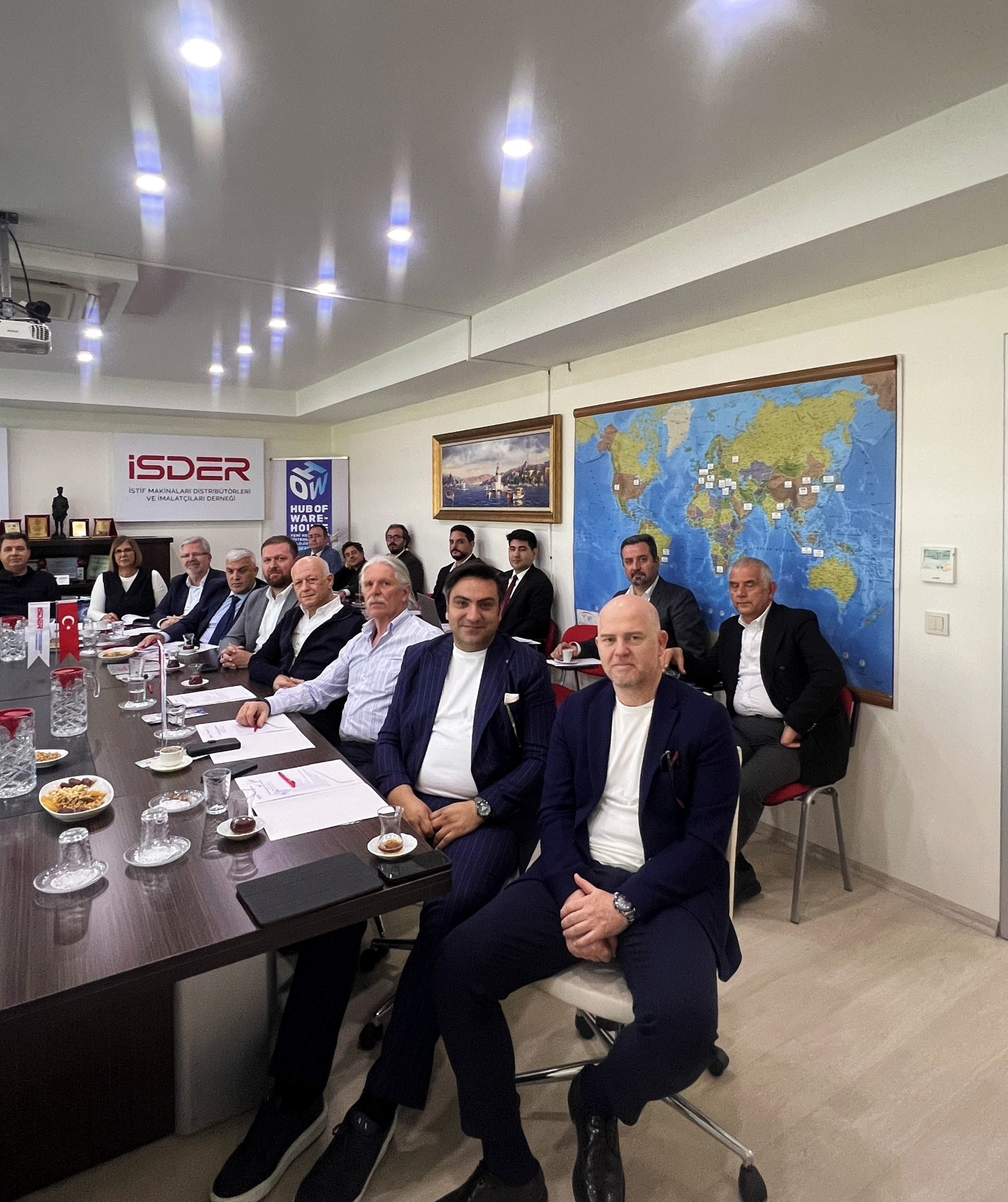 White-collar worker, Suit, Furniture, Outerwear, Coat, Meeting, Sharing, Collaboration, Chair, Necktie
